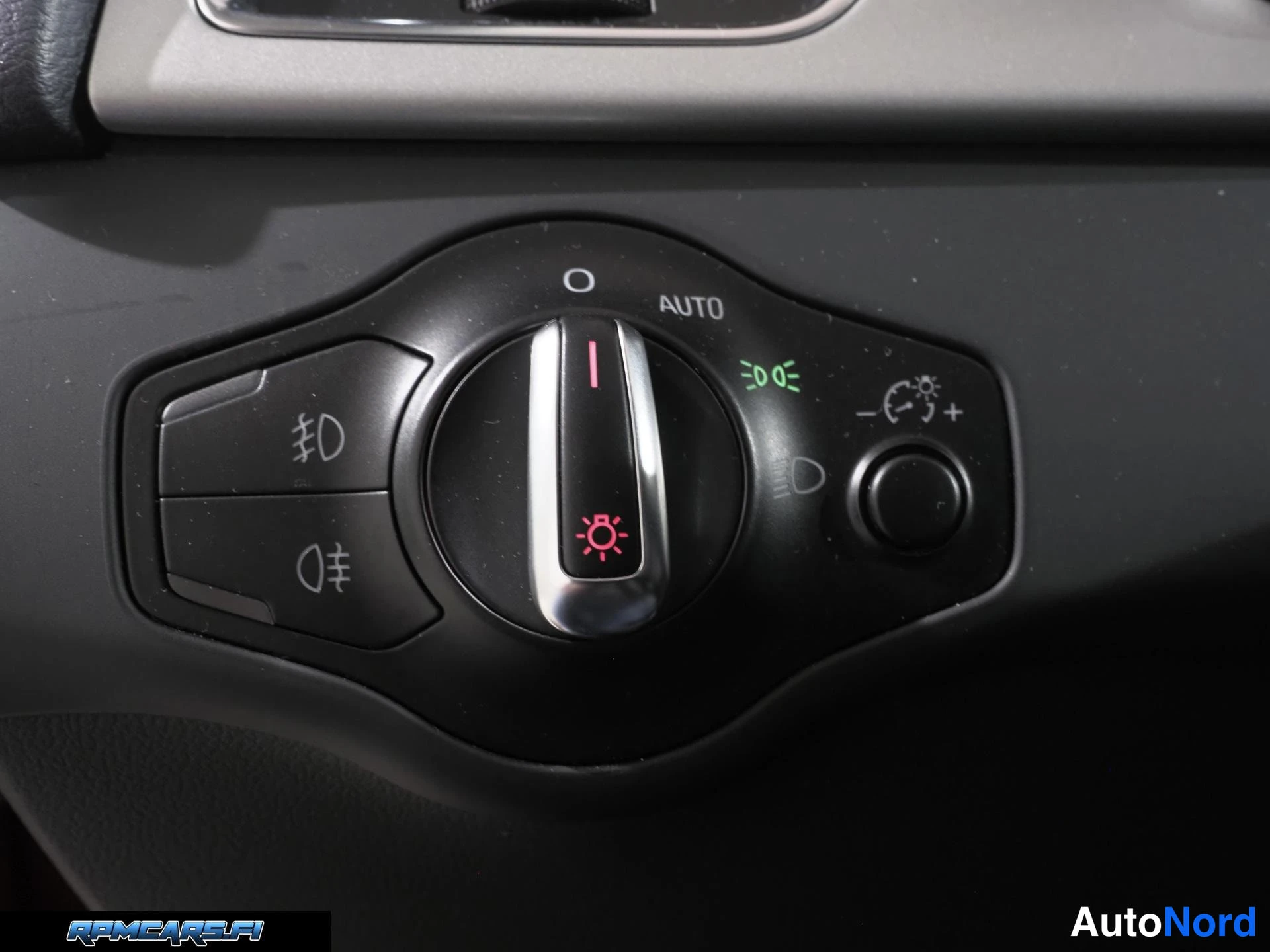 Punainen Audi A5 2011, yksityiskohta, kuva 39