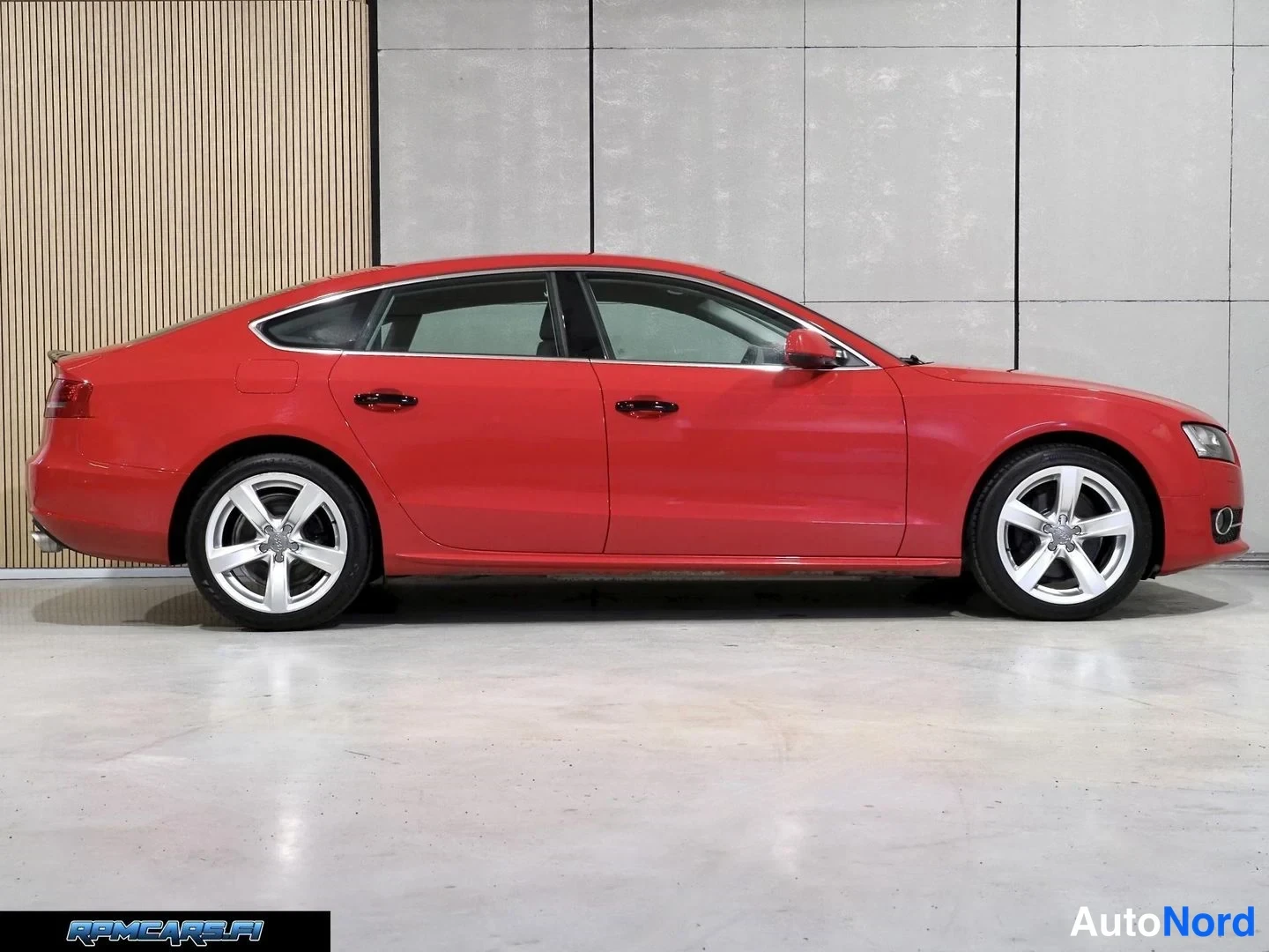 Punainen Audi A5 2011, sivulta, kuva 13