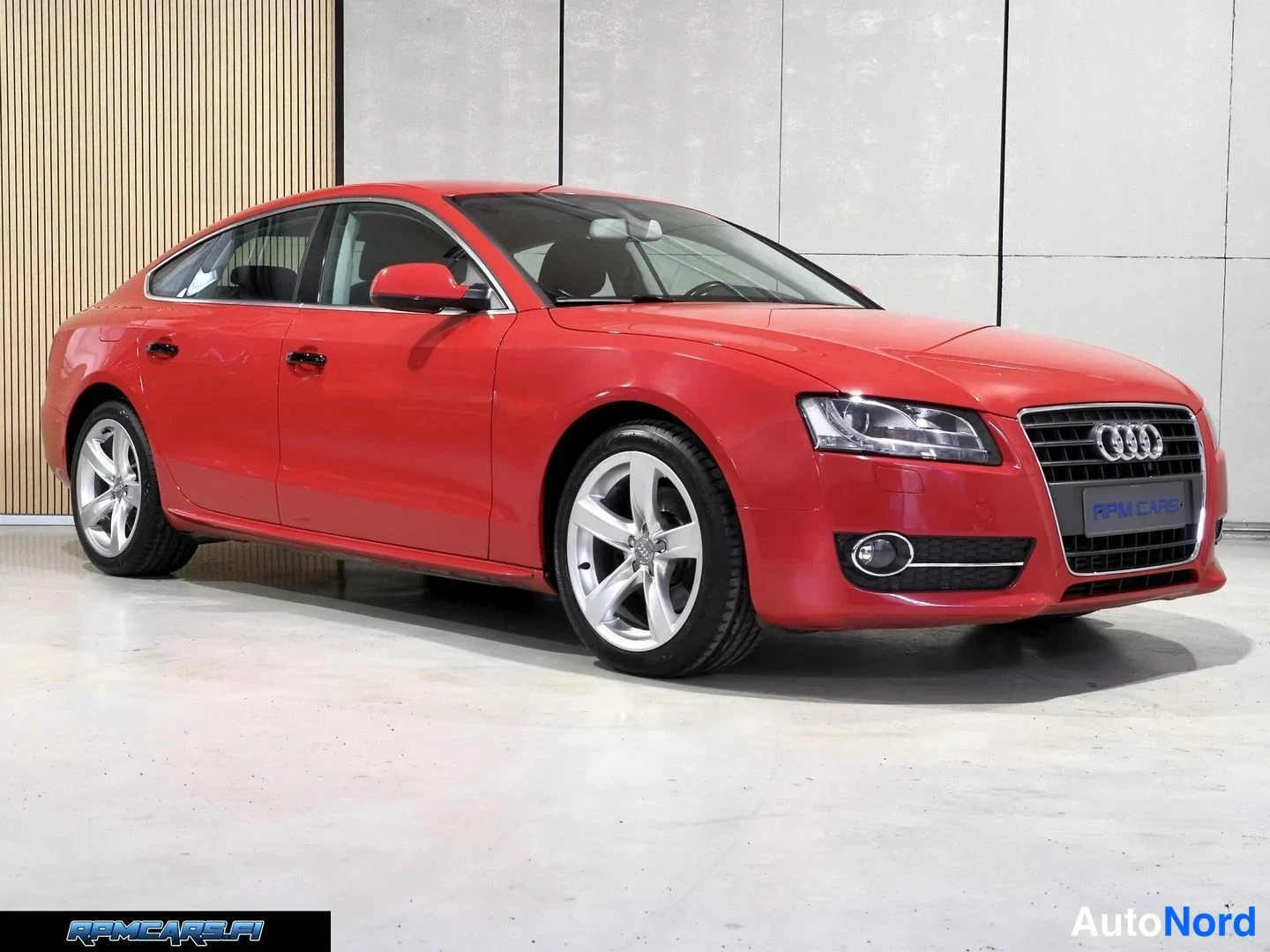Punainen Audi A5 2011, etuviisto, keula oikealle, kuva 6