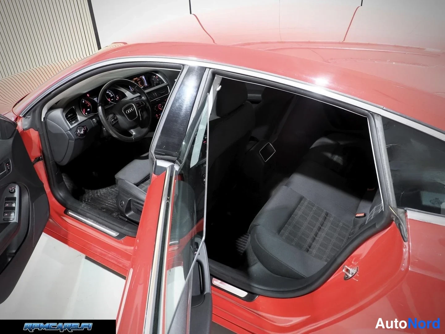 Punainen Audi A5 2011, ohjaamo, kuva 26