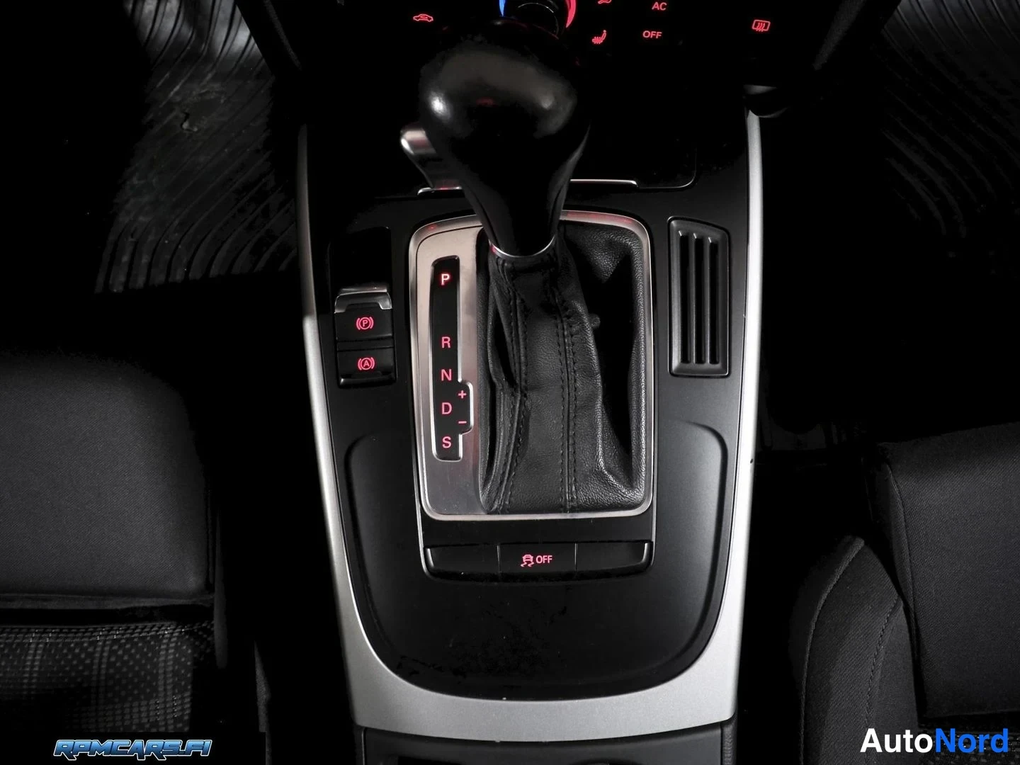 Punainen Audi A5 2011, yksityiskohta, kuva 42