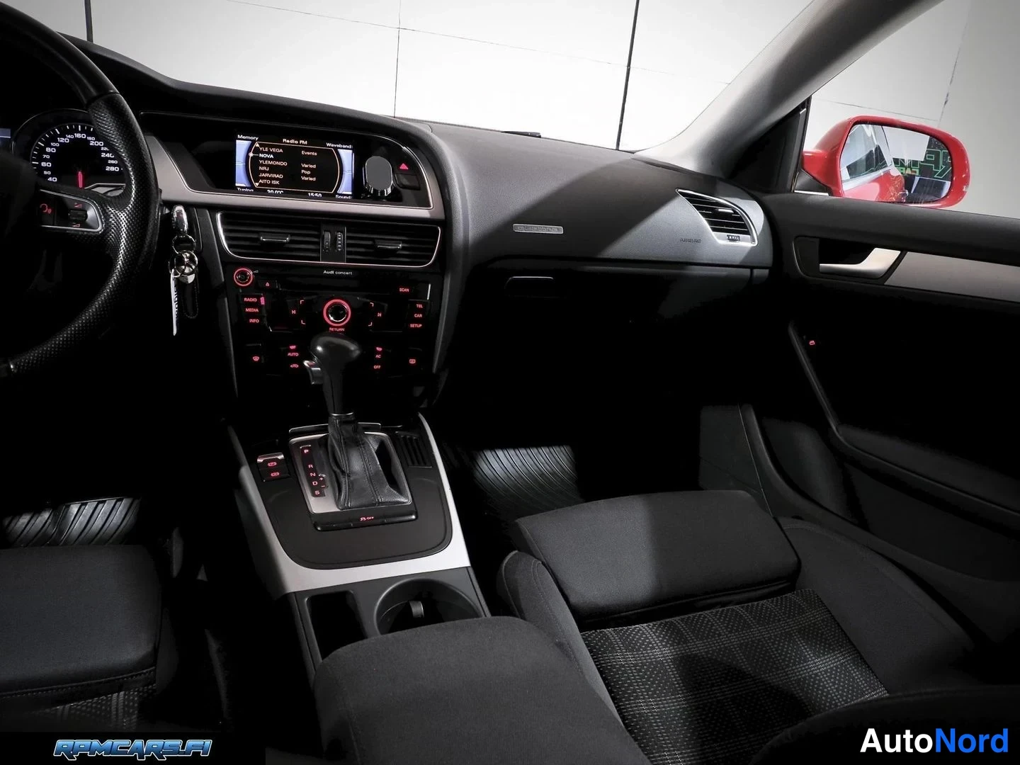 Punainen Audi A5 2011, ohjaamo, kuva 28