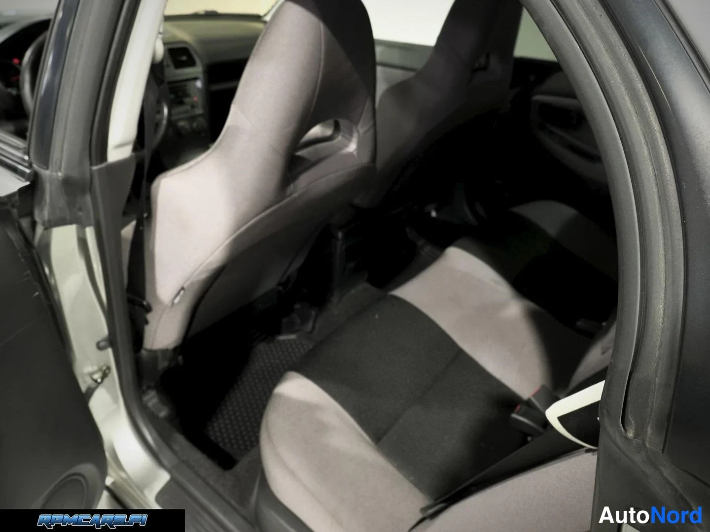 Hopea Subaru Impreza 2006, takaistuimet, kuva 36