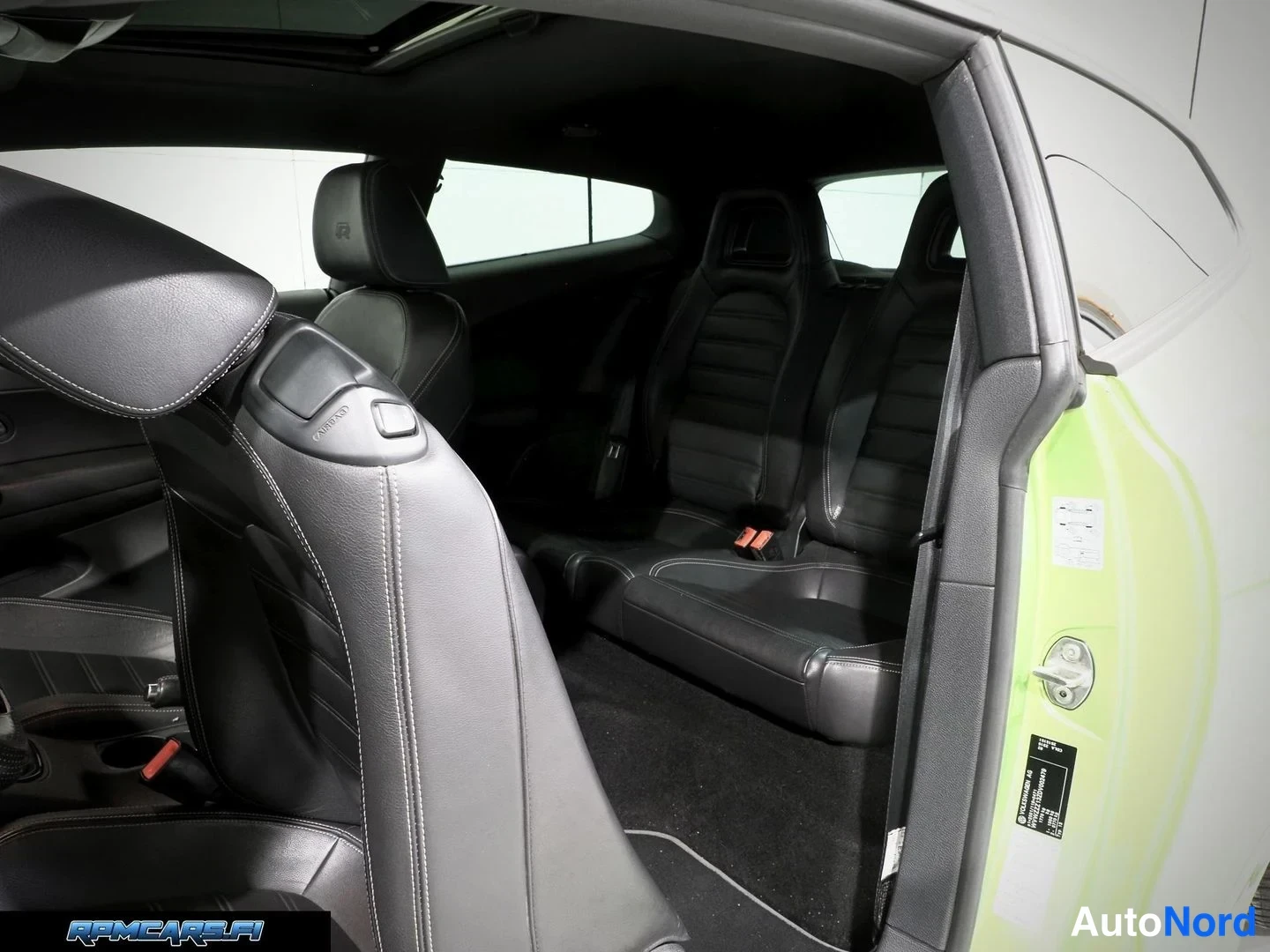 Vihreä Volkswagen Scirocco 2013, takaistuimet, kuva 40
