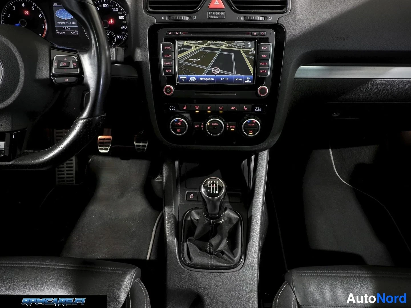 Vihreä Volkswagen Scirocco 2013, ohjaamo, kuva 36