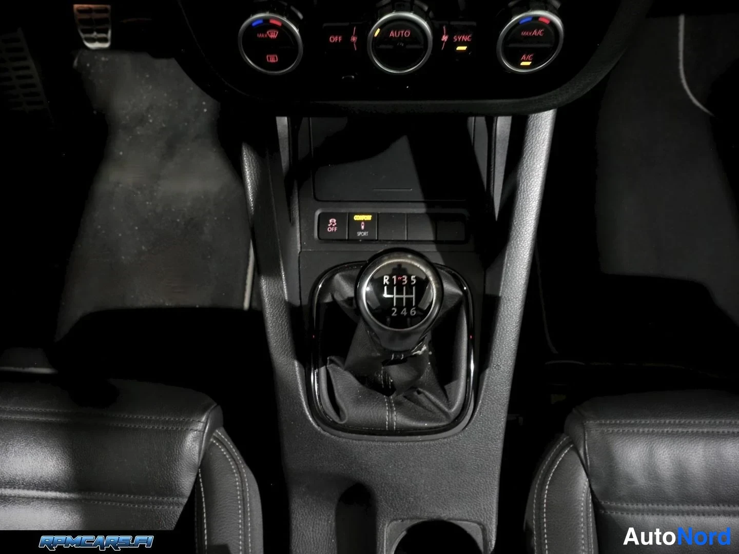 Vihreä Volkswagen Scirocco 2013, yksityiskohta, kuva 56