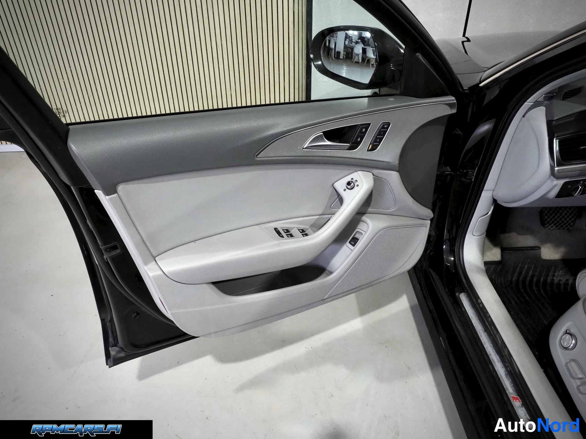 Musta Audi A6 2011, sivulta, kuva 15