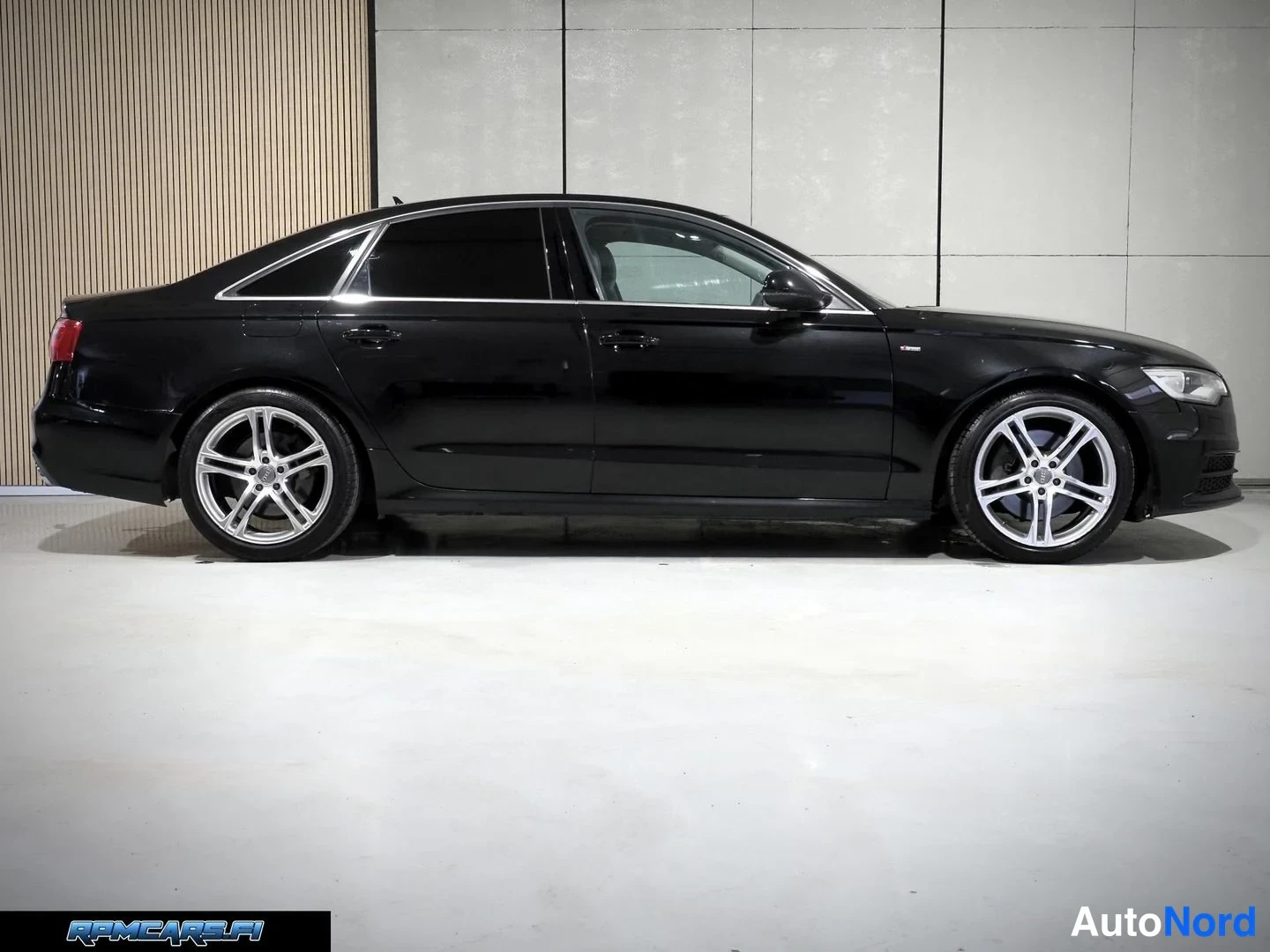 Musta Audi A6 2011, sivulta, kuva 14