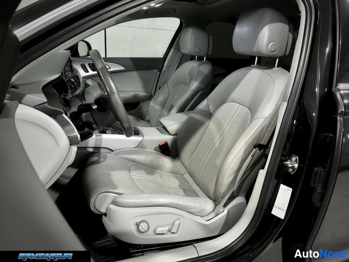 Musta Audi A6 2011, etuistuimet, kuva 33