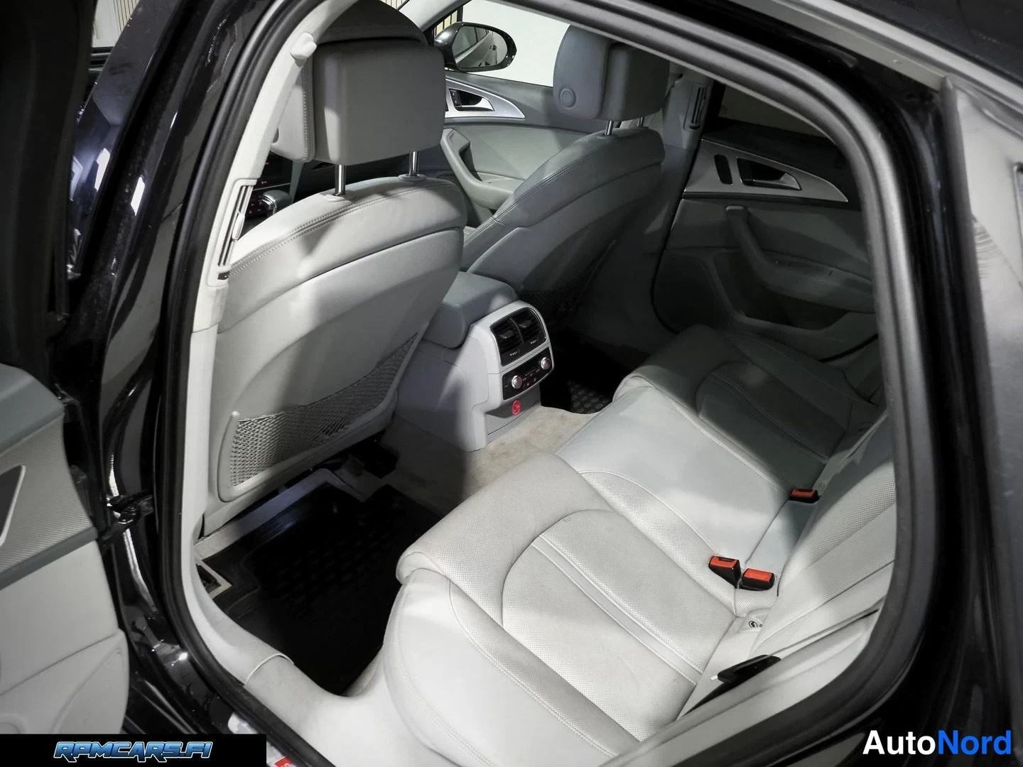 Musta Audi A6 2011, takaistuimet, kuva 35