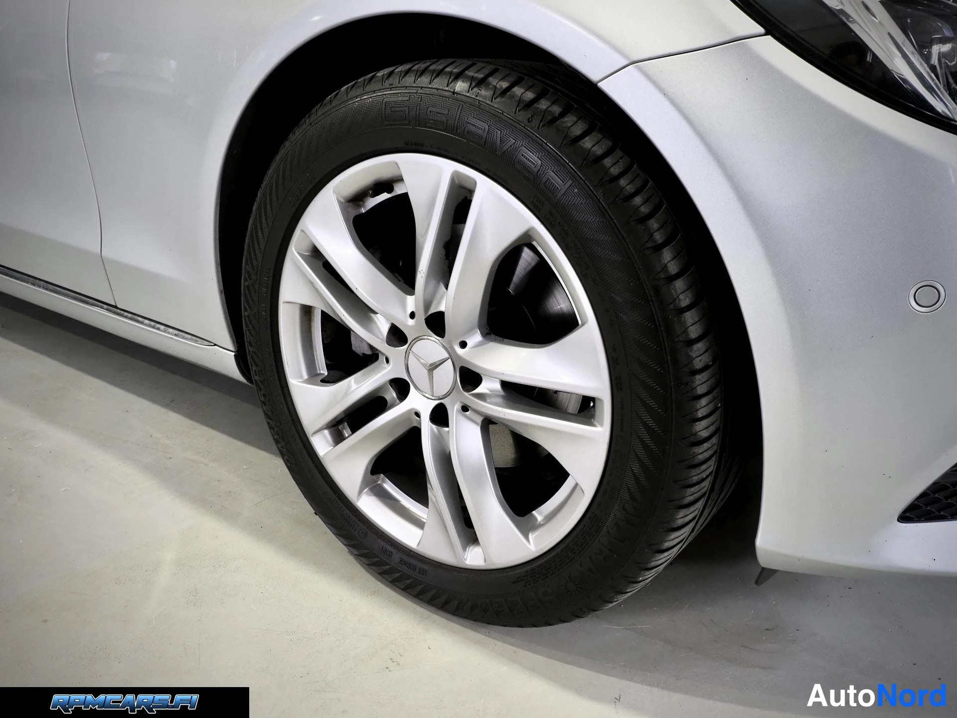 Hopea Mercedes-Benz C 2015, etuviisto, keula oikealle, kuva 5