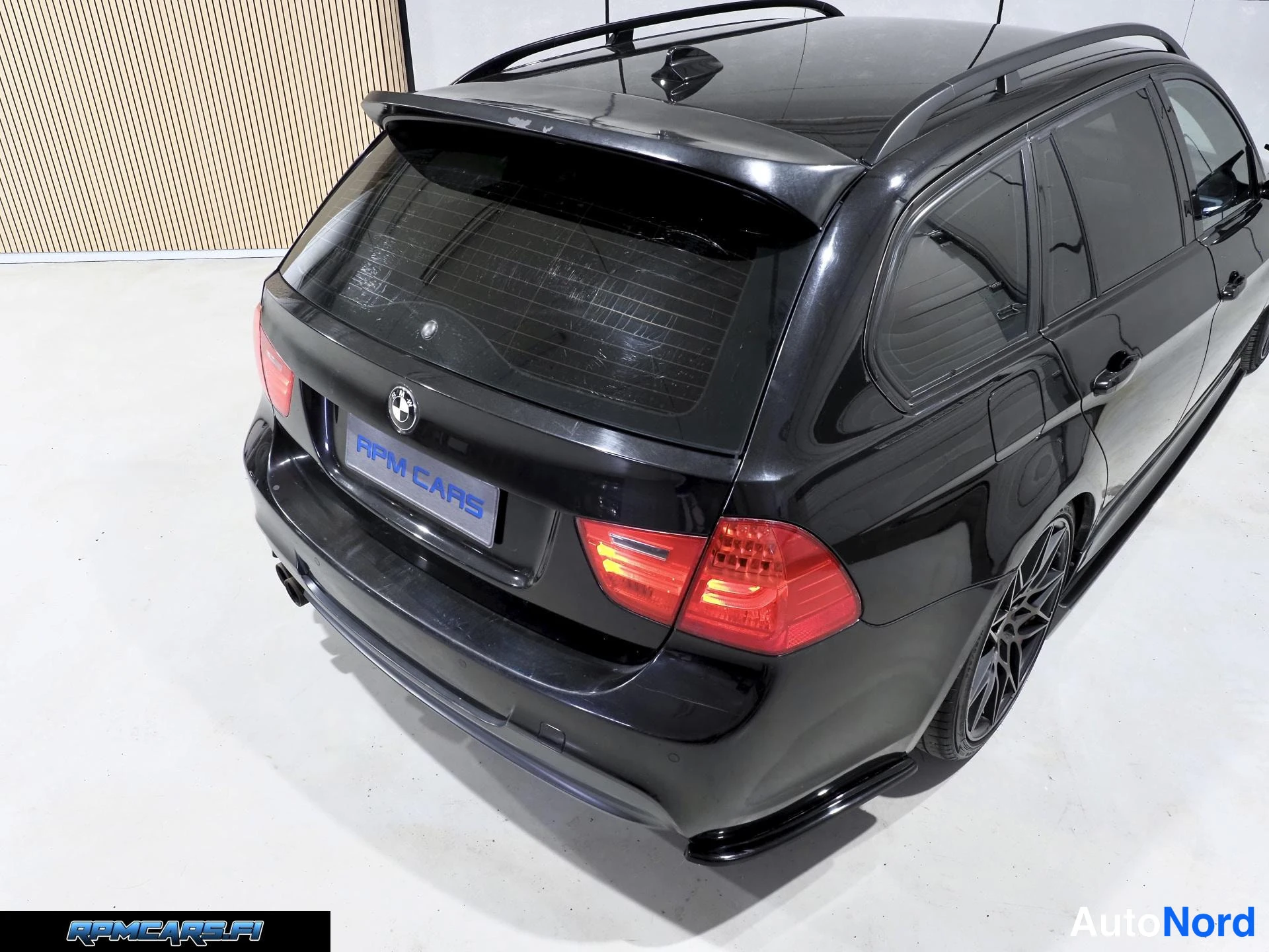 Musta BMW 330 2009, takaviisto, kuva 14