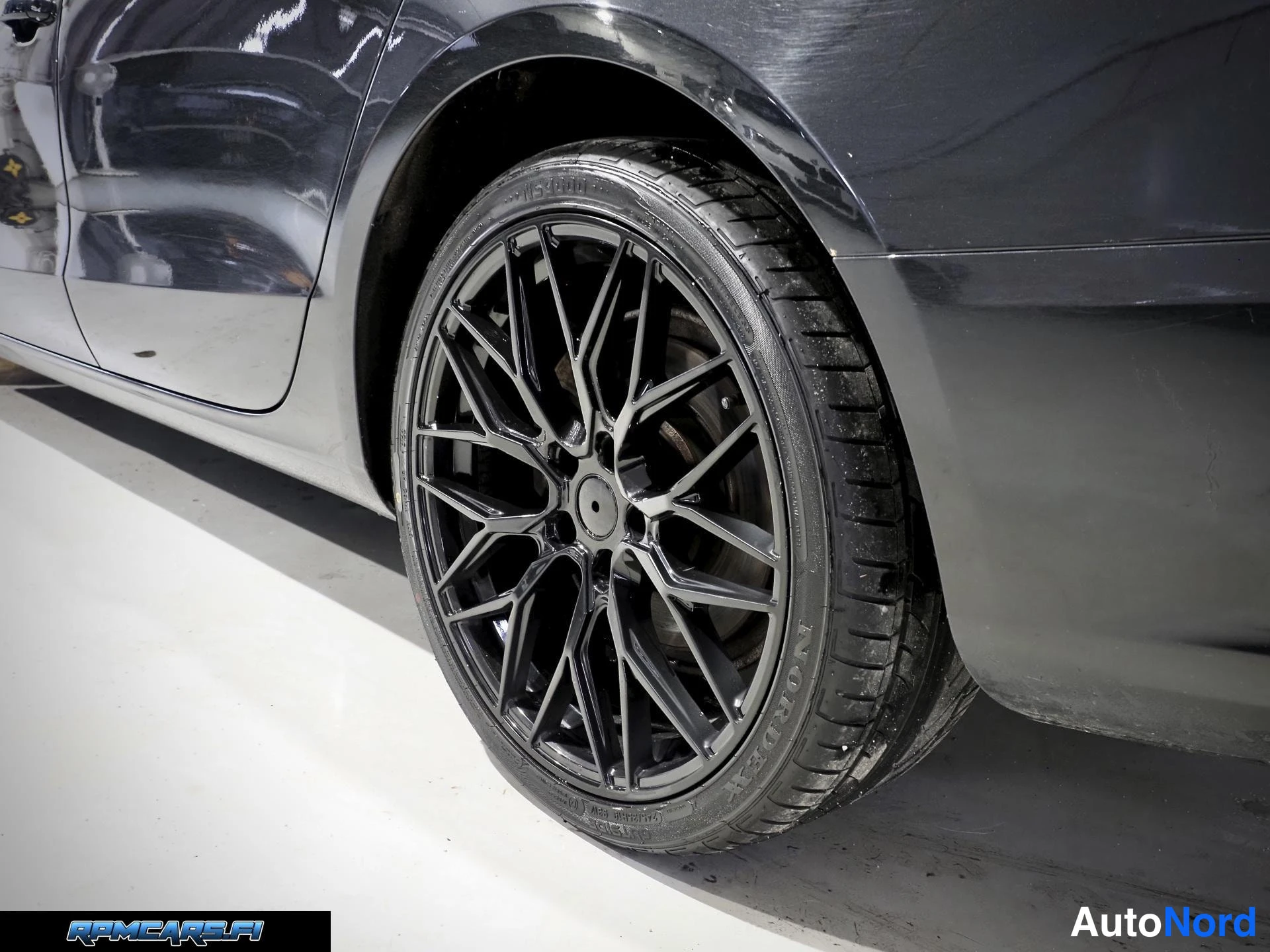 Musta Audi A5 2013, sivulta, kuva 11