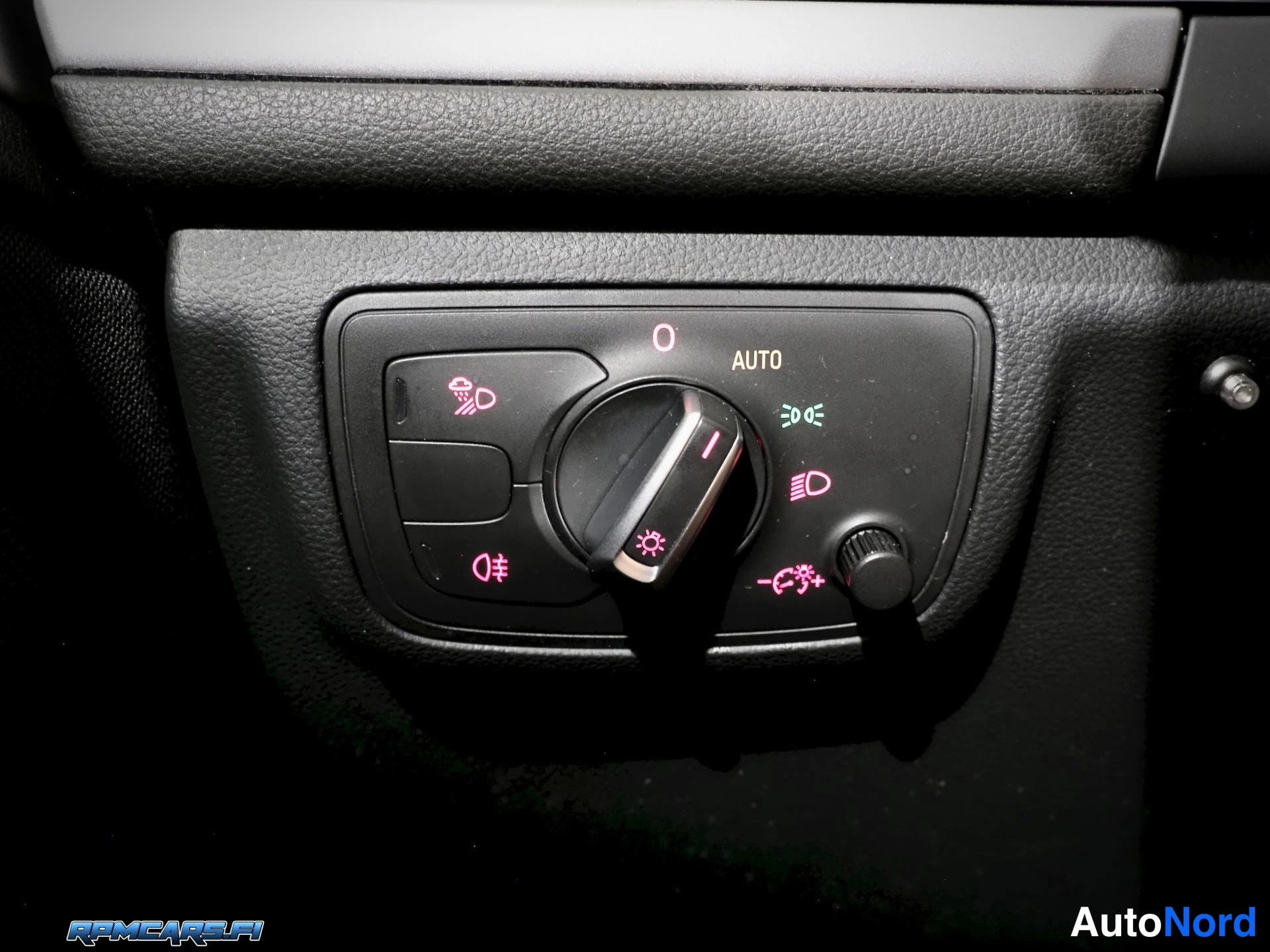 Valkoinen Audi A6 2012, kuva 34