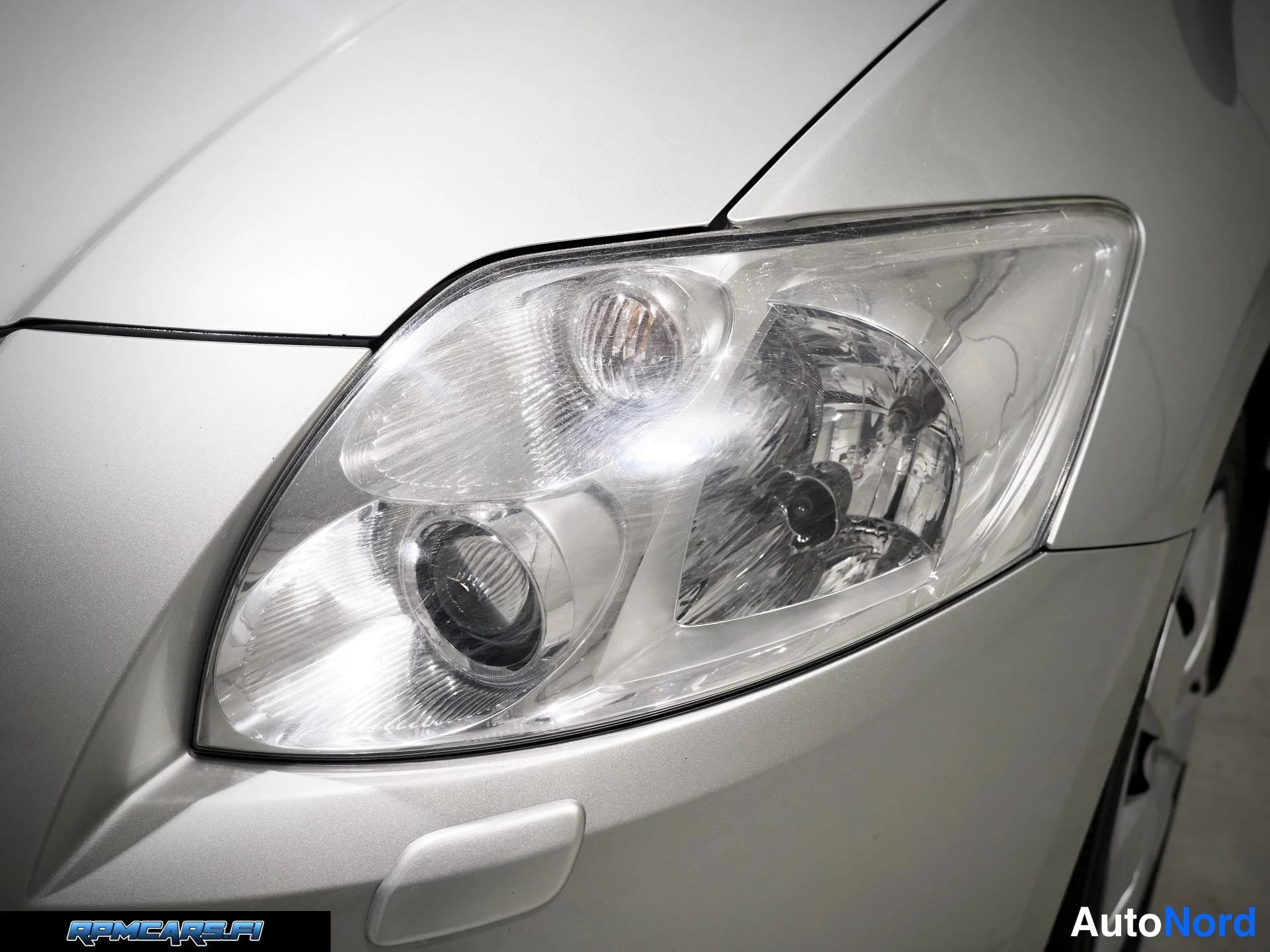 Hopea Toyota Auris 2008, edestä, kuva 13