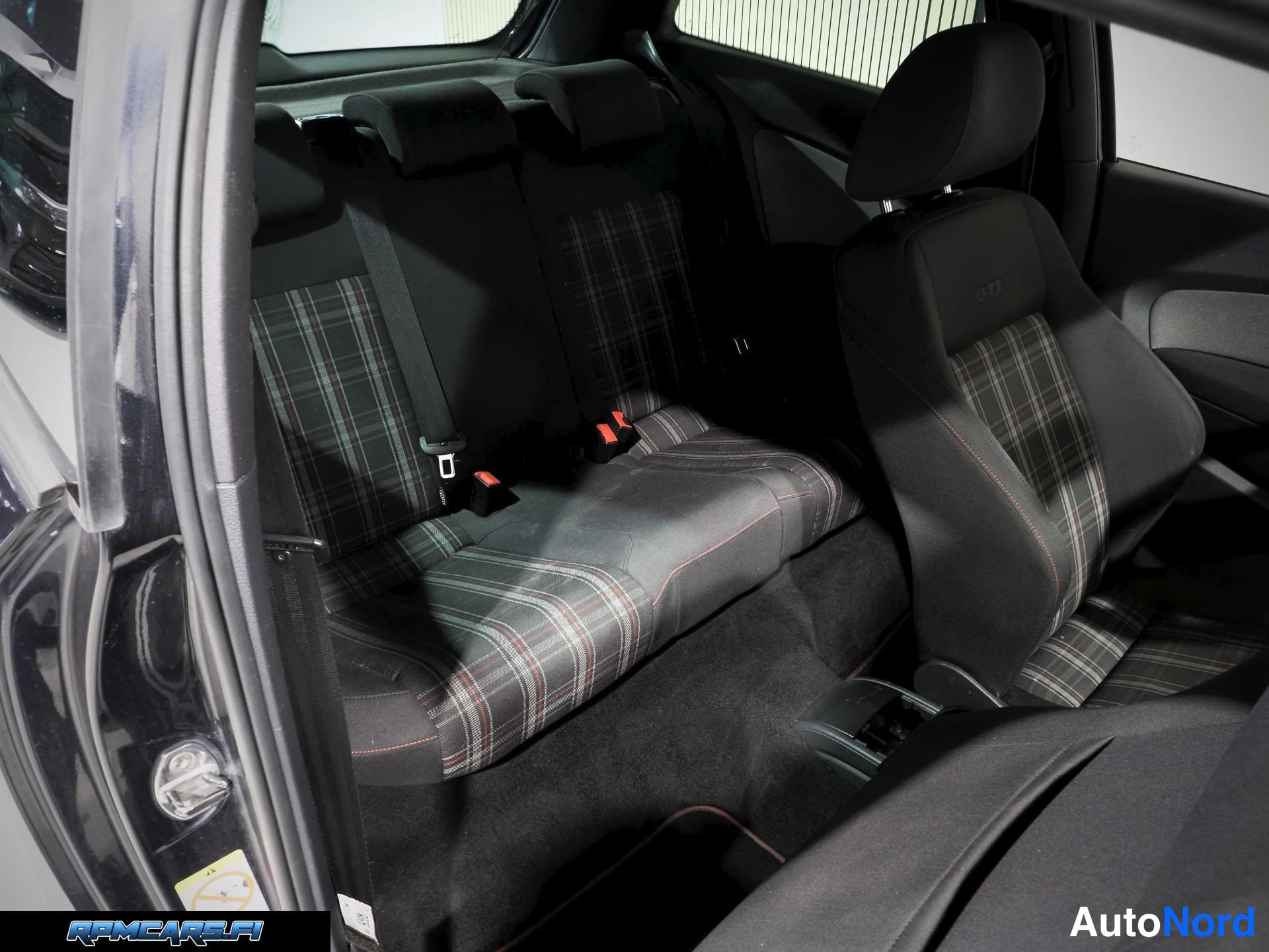Musta Volkswagen Polo 2011, edestä, kuva 13