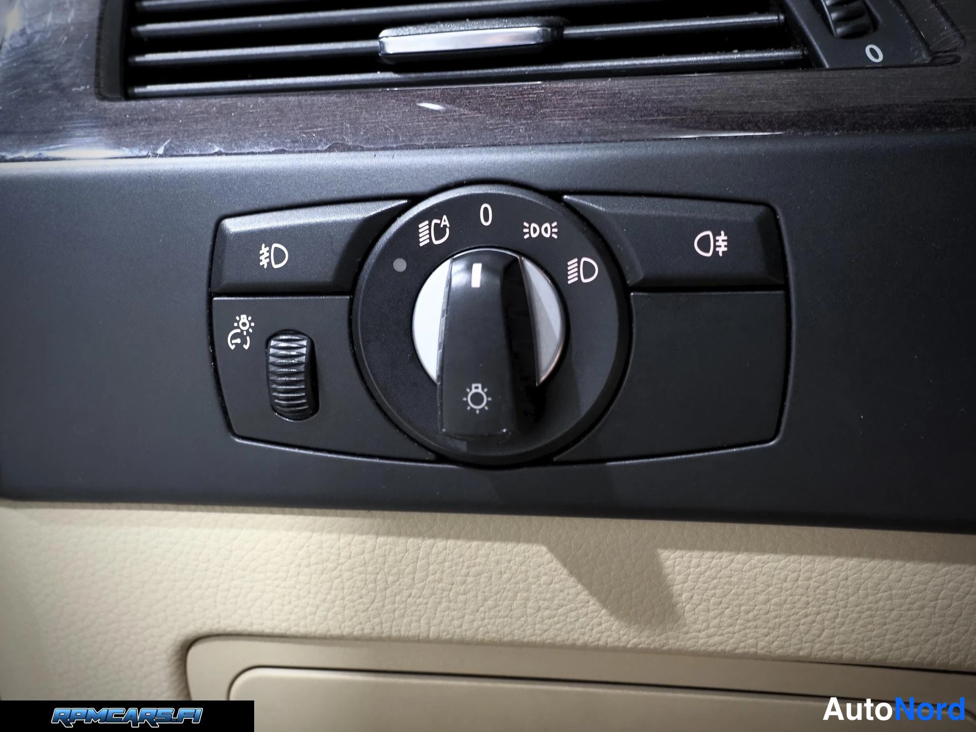 Musta BMW 520 2008, yksityiskohta, kuva 22