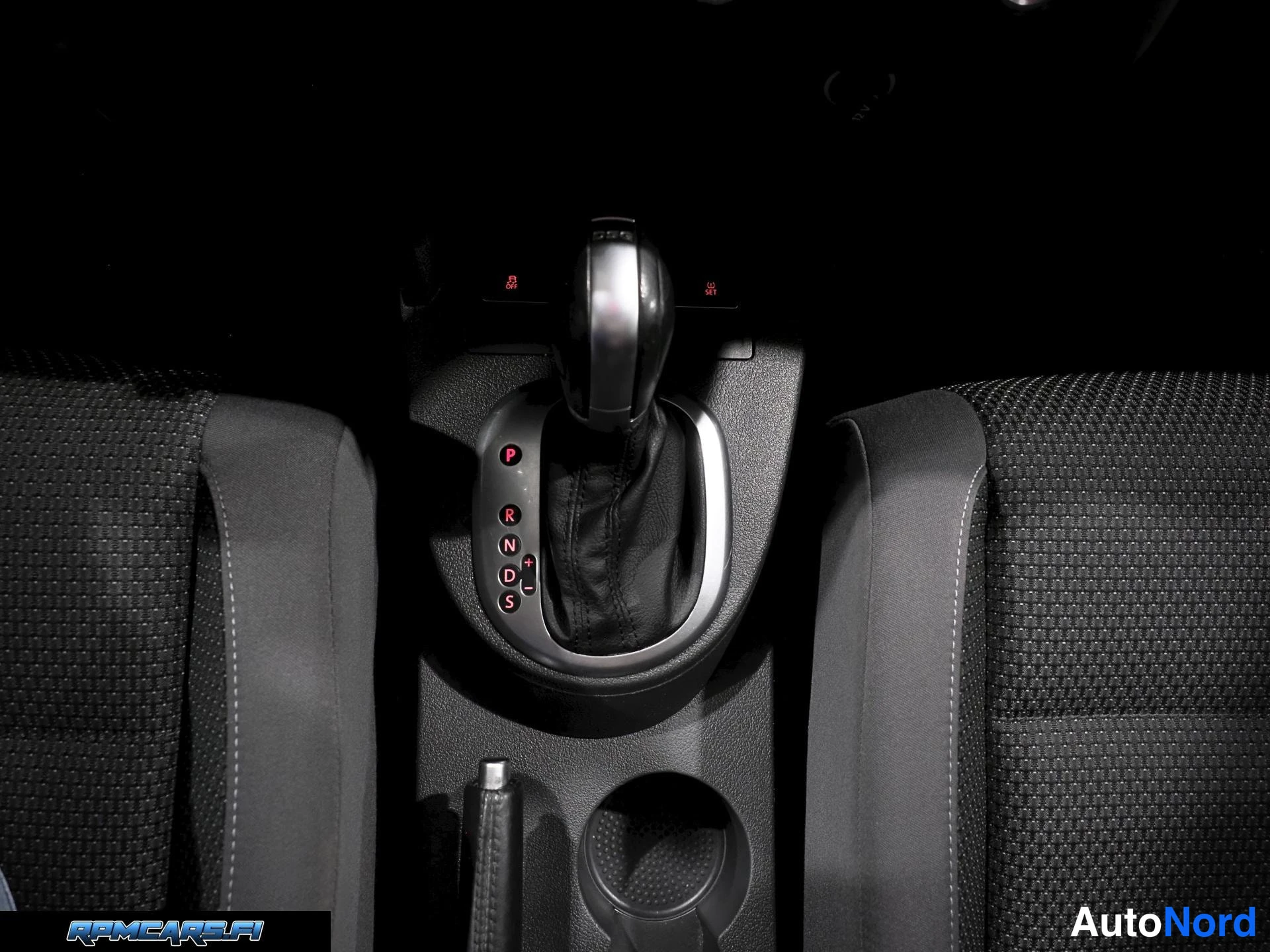 Ruskea Volkswagen Touran 2015, kuva 40