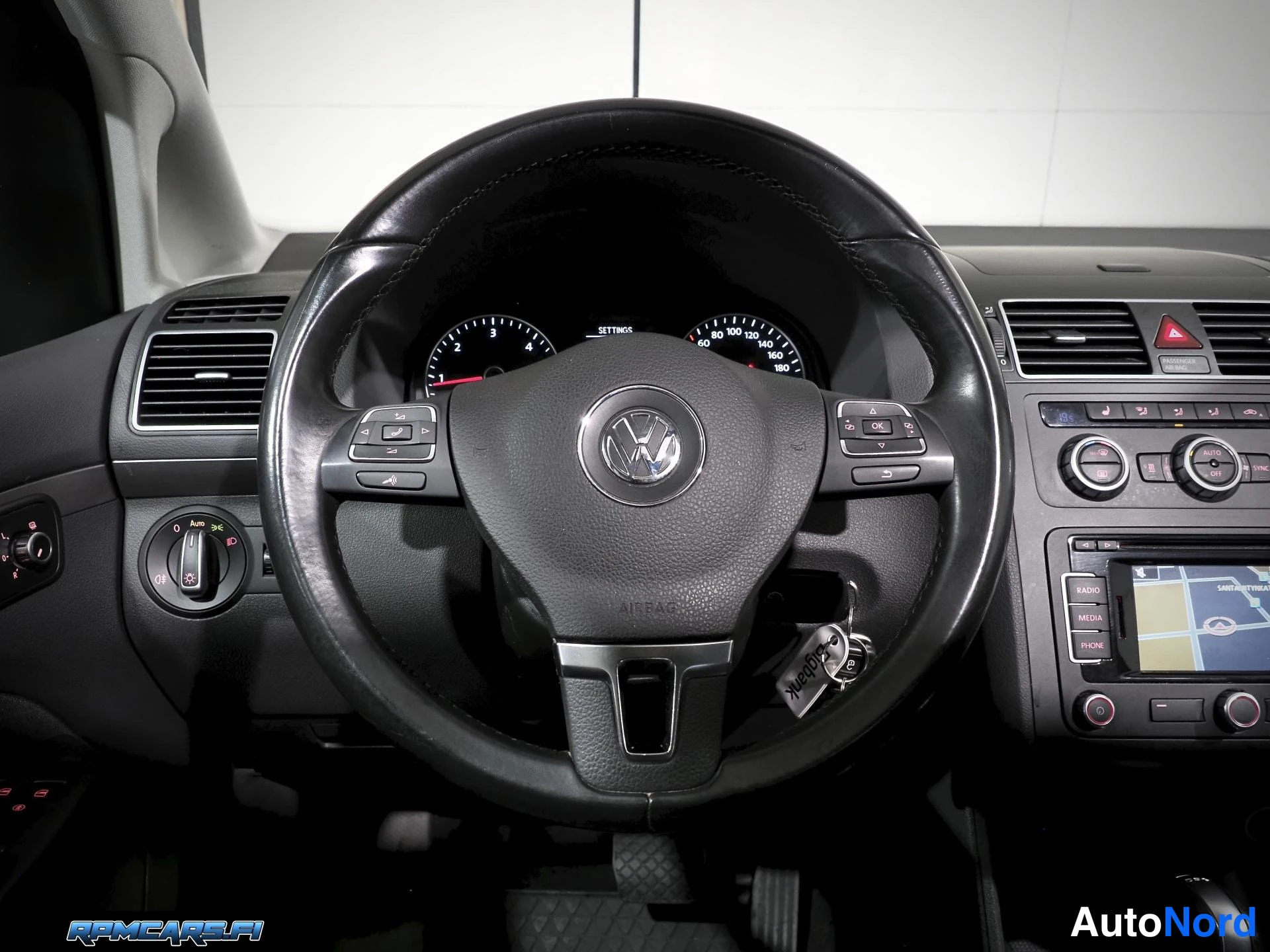 Ruskea Volkswagen Touran 2015, yksityiskohta, kuva 16