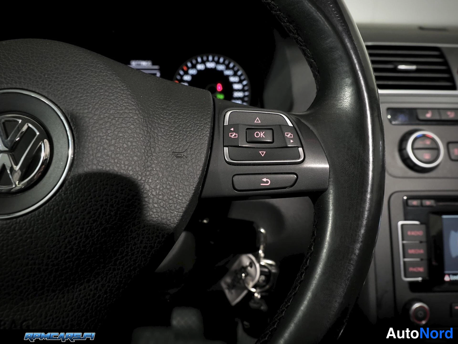 Ruskea Volkswagen Touran 2015, yksityiskohta, kuva 14