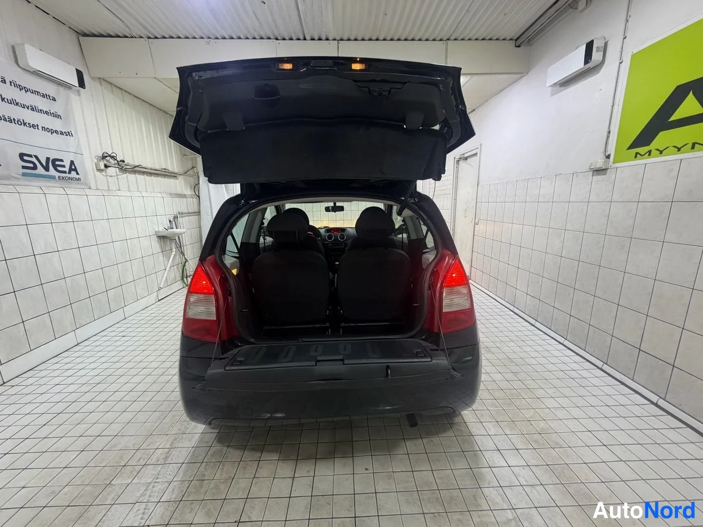 Musta Citroen C2 2008, takaa, kuva 15