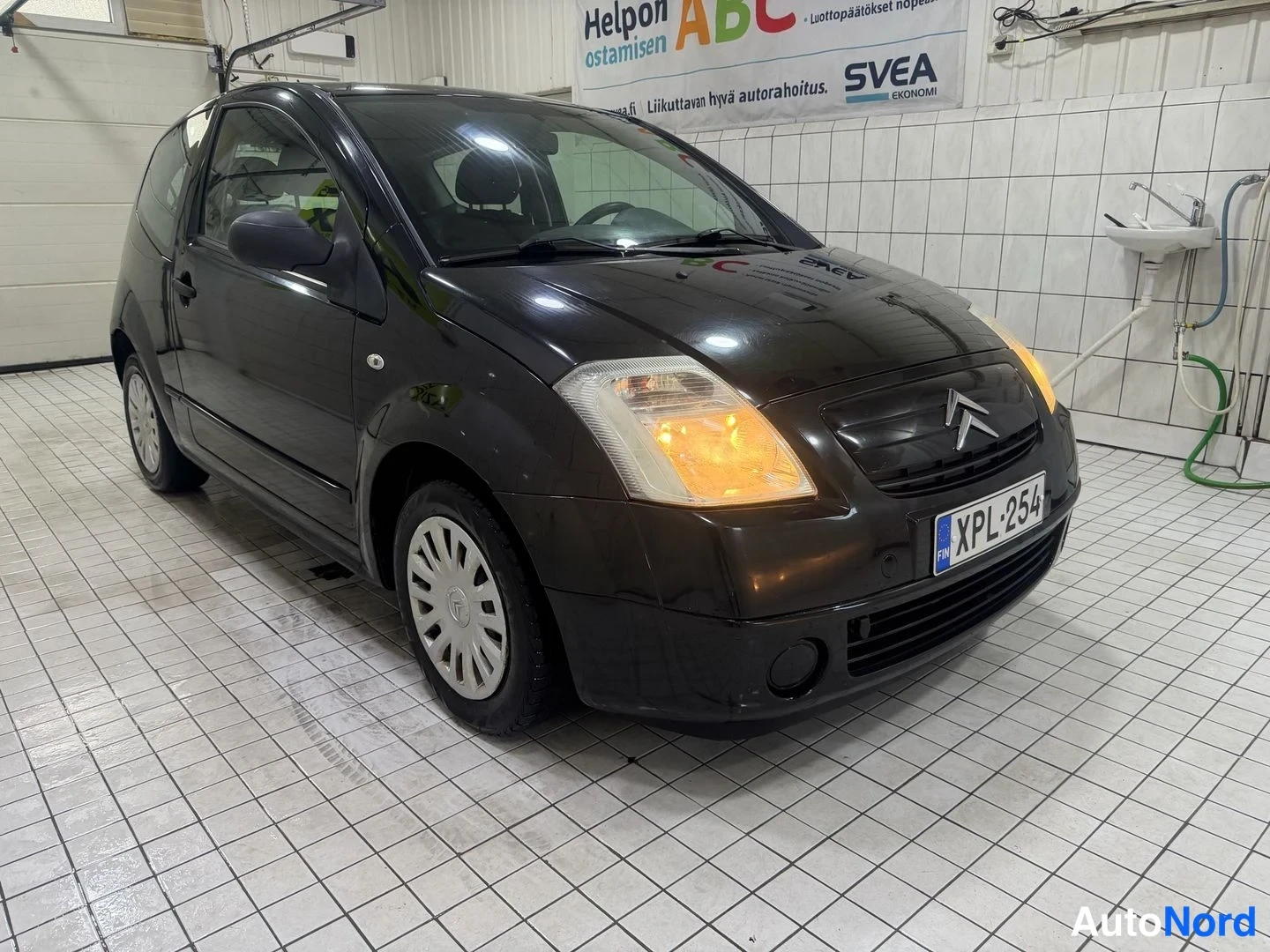 Musta Citroen C2 2008, etuviisto, keula oikealle, kuva 5