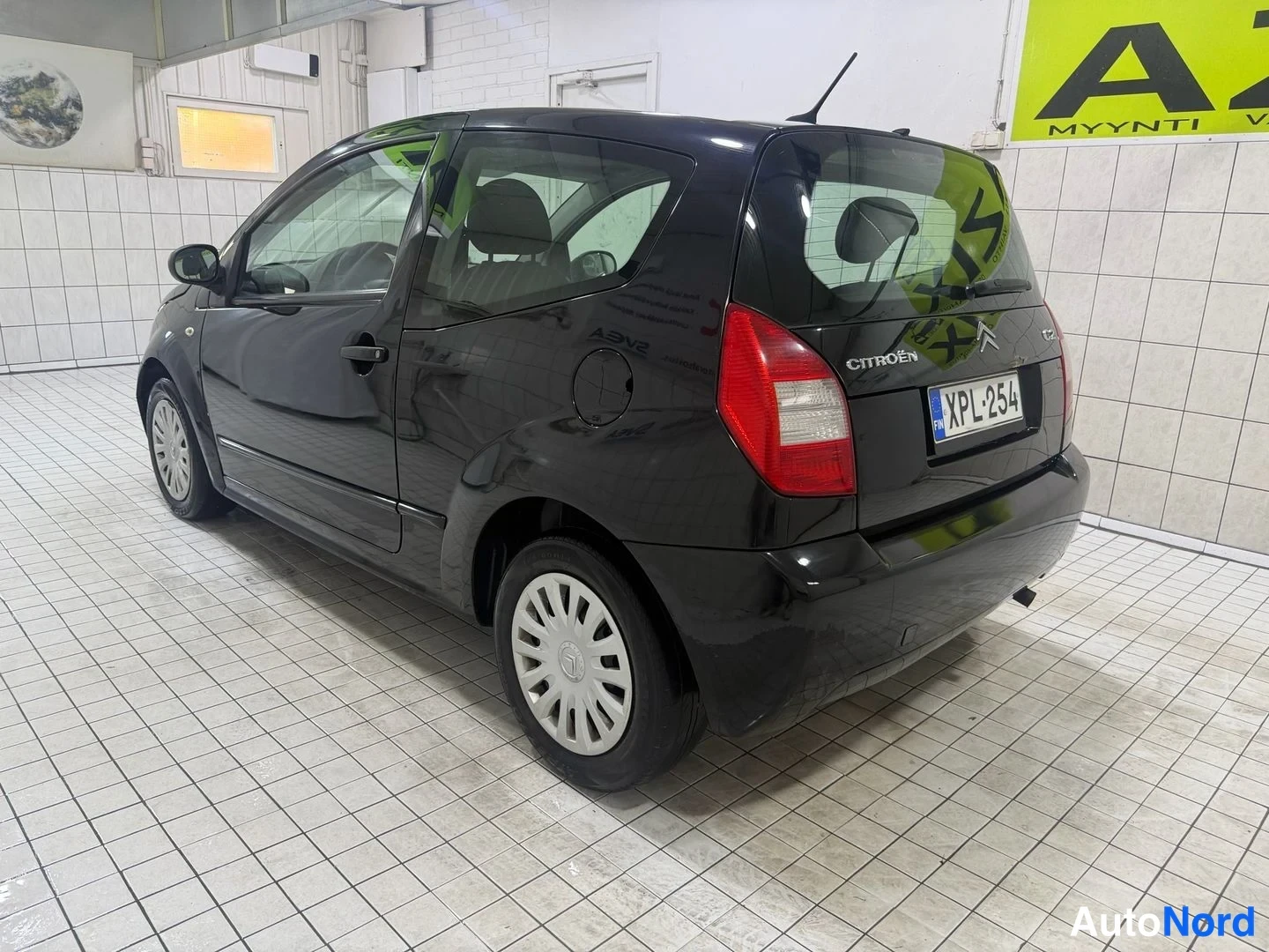 Musta Citroen C2 2008, takaviisto, kuva 10