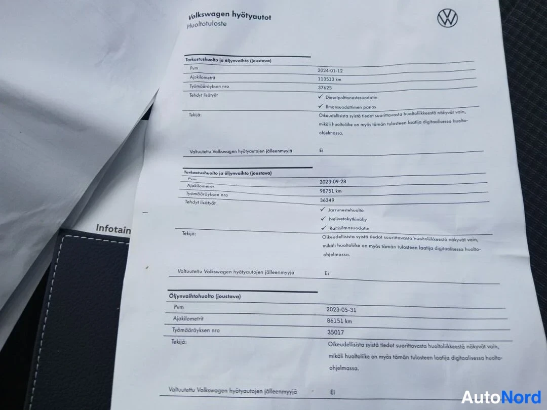 Muu: Volkswagen huotyautojen huoltotuloste, jossa huoltorivit vuosilta 2023–2024: öljynvaihto 86151 km ja tarkastushuolto 113513 km, sekä dieselputoástinevesuodatin