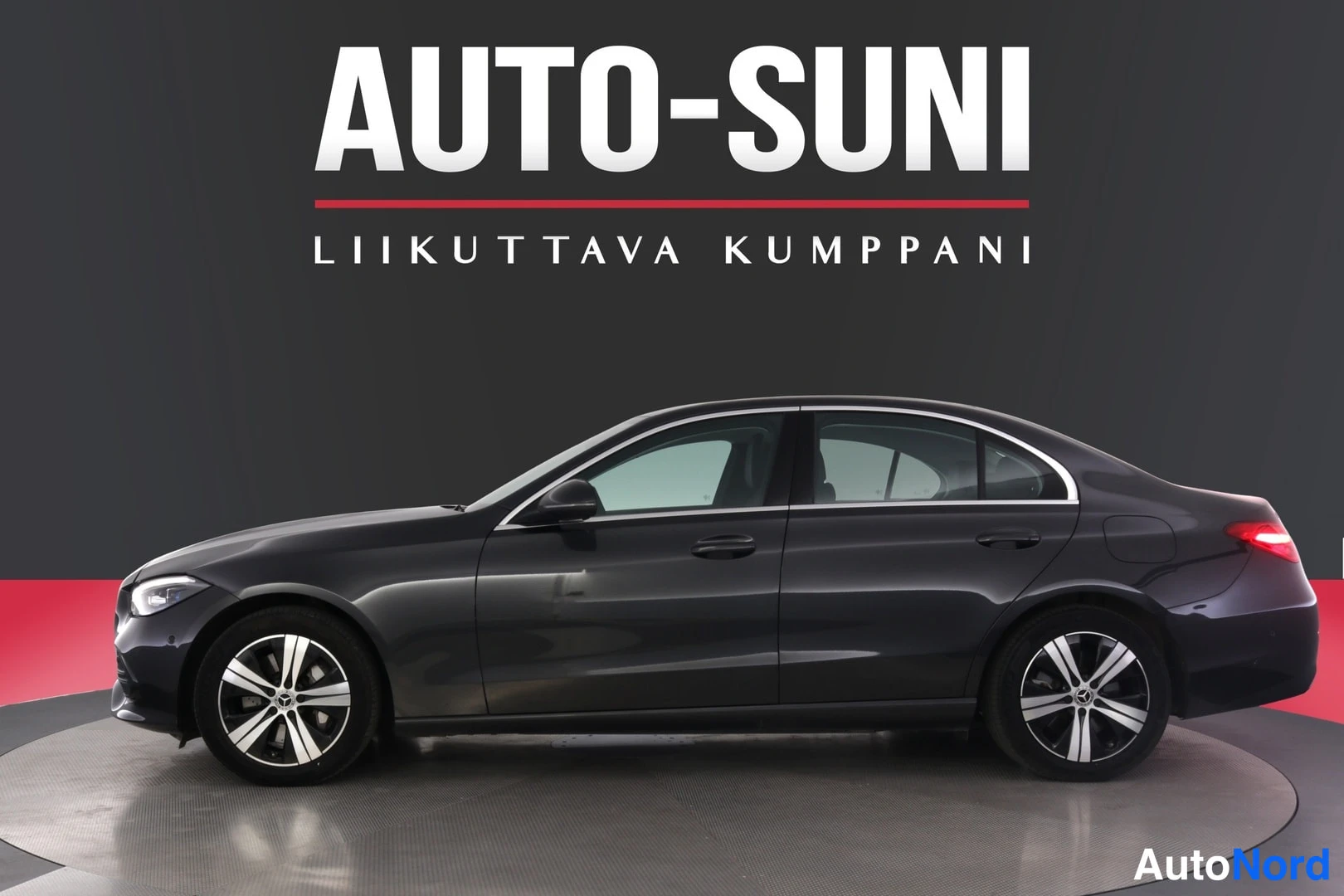 Harmaa Mercedes-Benz C 2023, etuviisto, keula vasemmalle, kuva 2