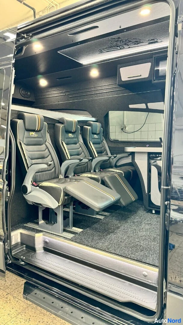 Musta Volkswagen Crafter 2026, sivulta, kuva 7