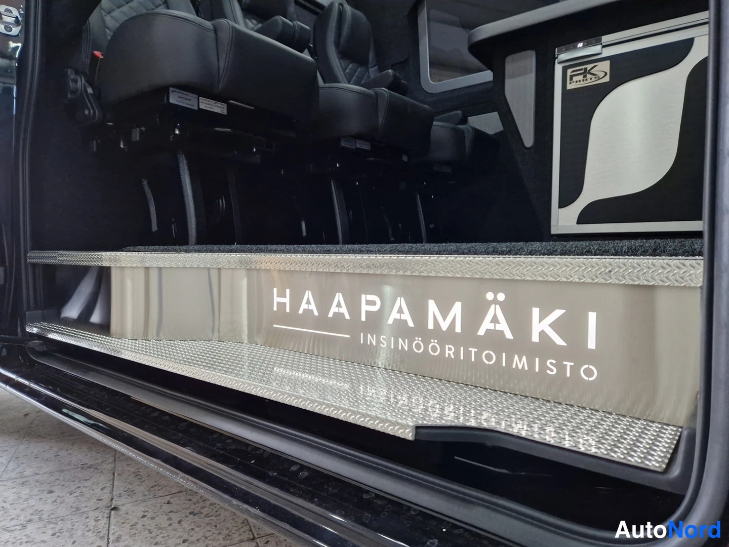 Musta Volkswagen Crafter 2026, kuva 25