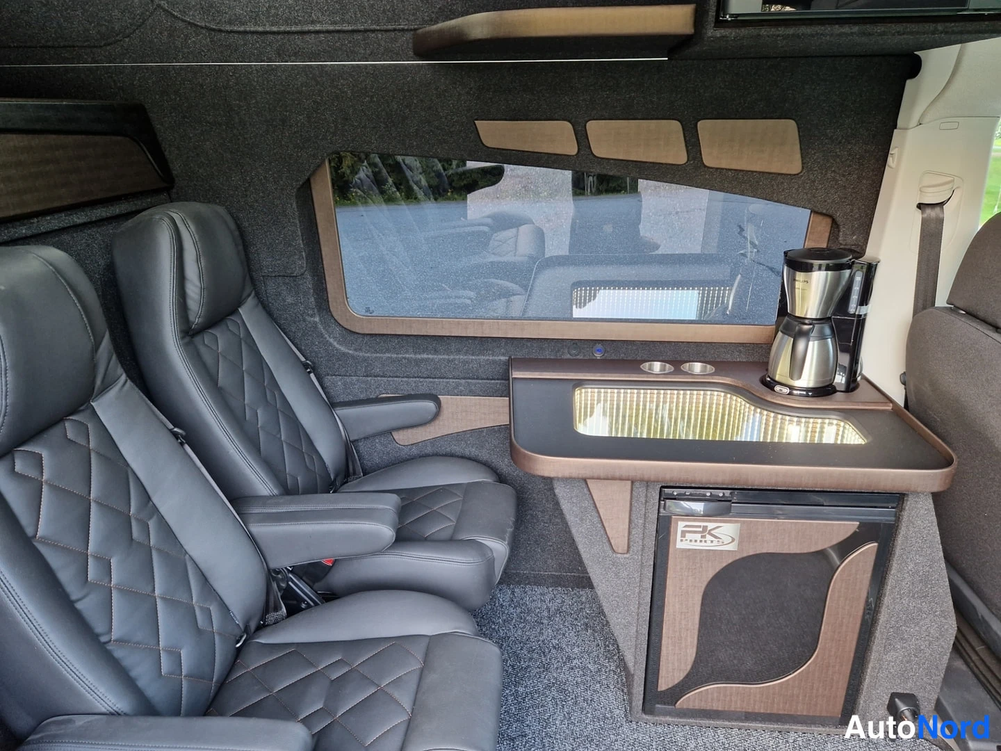 Musta Volkswagen Crafter 2026, kuva 26