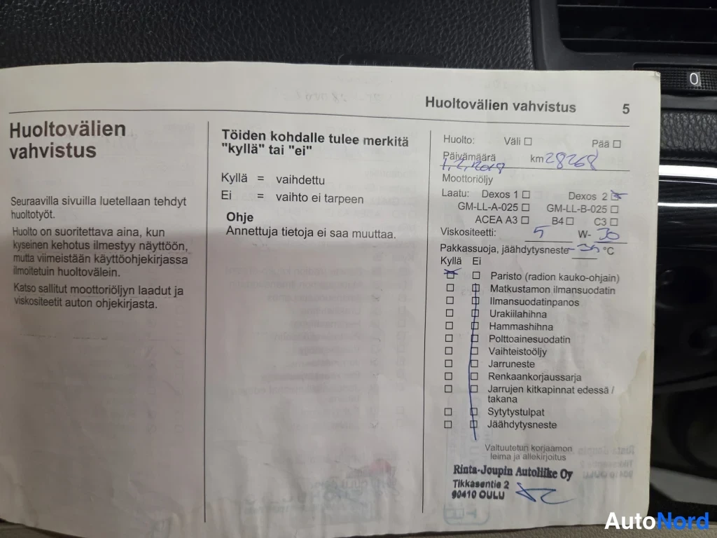 Muu: Huoltokirjan sivu 'Huoltovälien vahvistus', jossa käsinkirjoitut merkinnät, mm. km 28268.