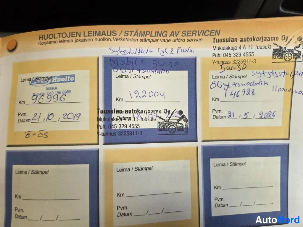 Muu: Peugeot 207:n huoltokirjan jatkosivu, leimaukset vuosilta 2019 ja 2026?; viimeisin huolto kirjattu kilometrilukemaan 146928.