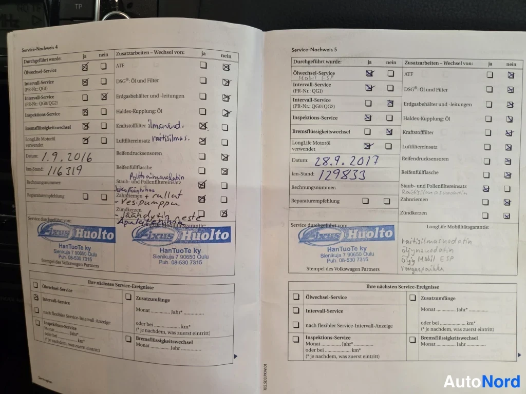 Asiakirja: Auki avattu huoltokirja, jossa käsinkirjoitetut huolto-merkinnät päivämäärillä 1.9.2016 ja 28.9.2017 sekä HanTuoTe ky:n leimat.