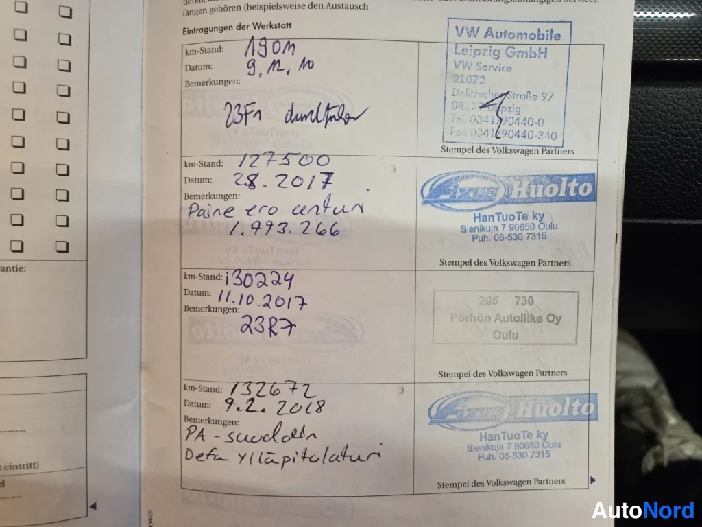 Asiakirja: Huoltokirjan 'Eintragungen der Werkstatt' -sivu, käsinkirjoitetut huolto-merkinnät matkamittarilukemilla 127500, 130224 ja 132672 sekä HanTuoTe ky:n ja Pörhön A