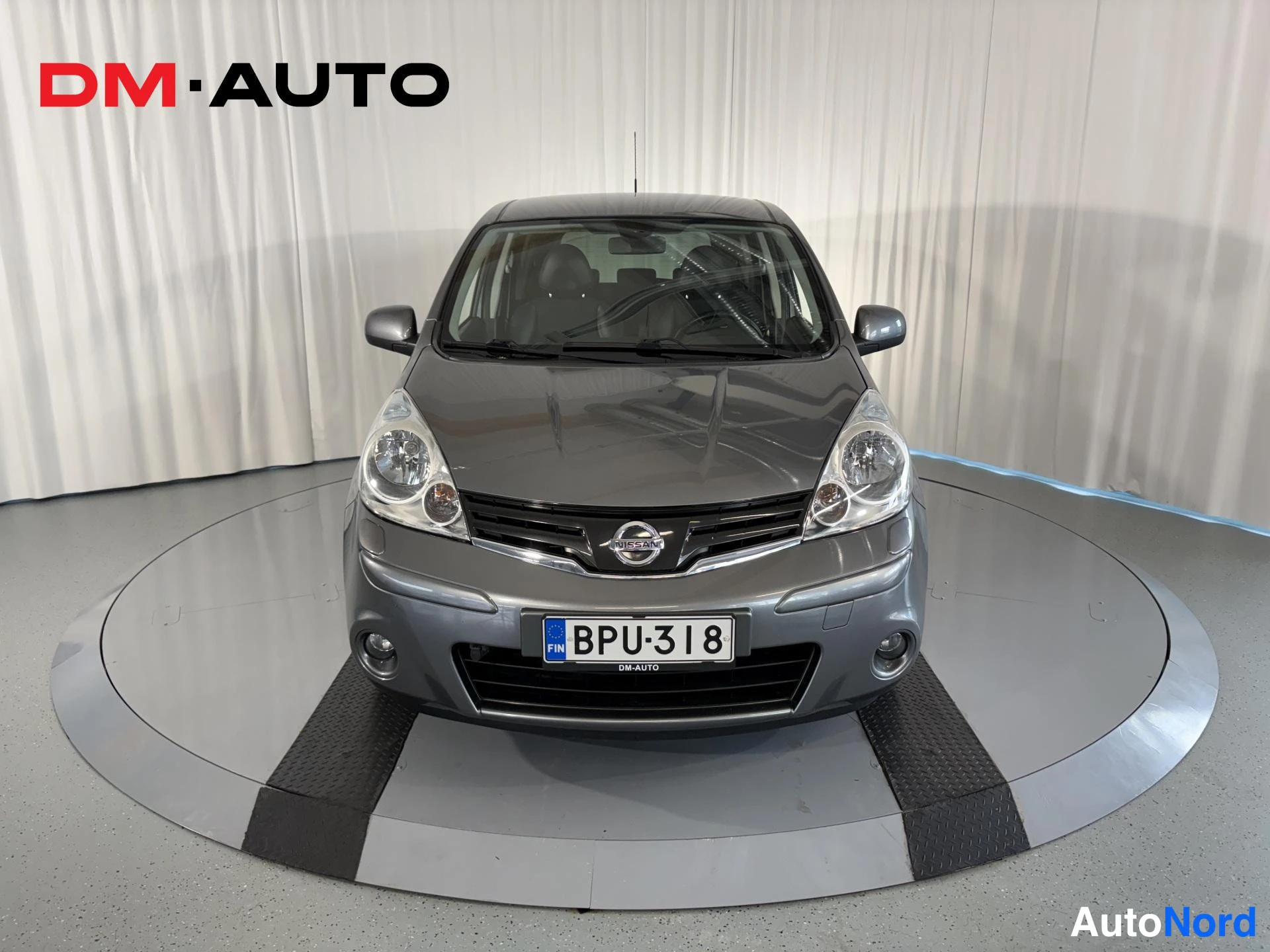 Edestä: Nissan Note, etukuva