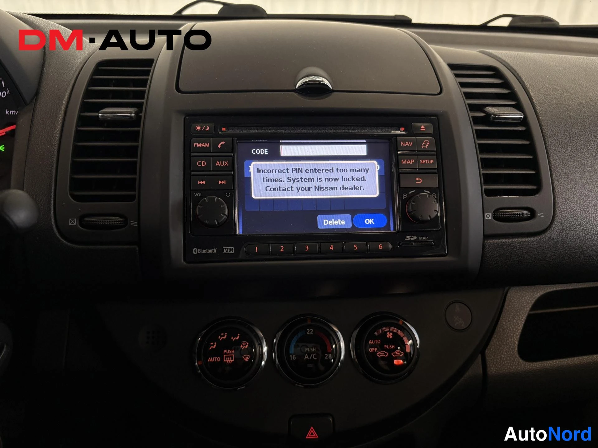 Muu: Kojetaulun keski­konsolin radio-näyttö ilmoittaa PIN-koodin virheestä: 'Incorrect PIN entered too many times. System is now locked. Contact your Nissan dealer.'