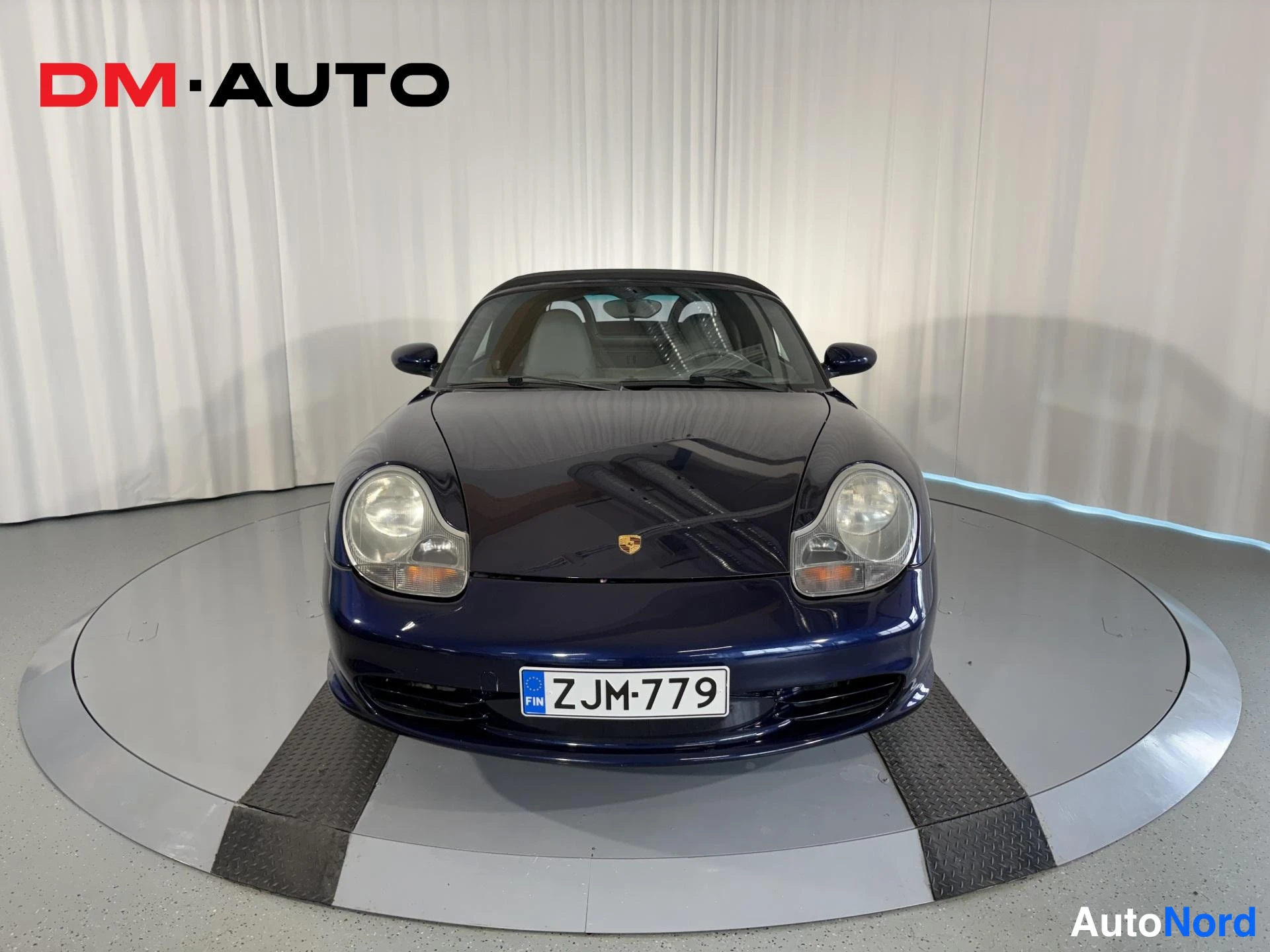 Edestä: Porsche Boxster 2.7 2003, suora etunäkymä, rekisteritunnus