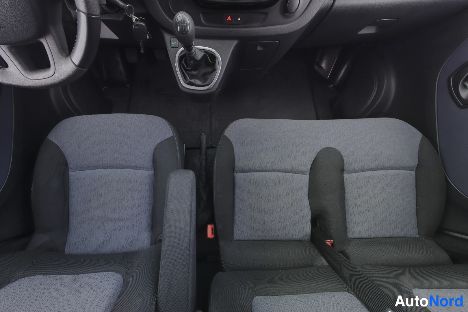 Hopea Opel Vivaro 2016, etuistuimet, kuva 13