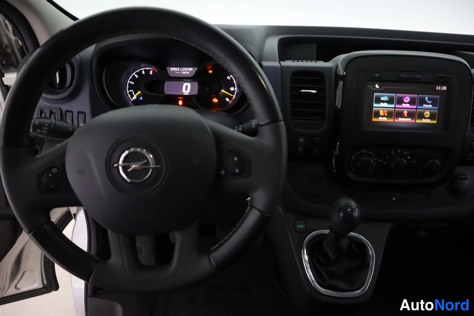 Hopea Opel Vivaro 2016, ohjaamo, kuva 10