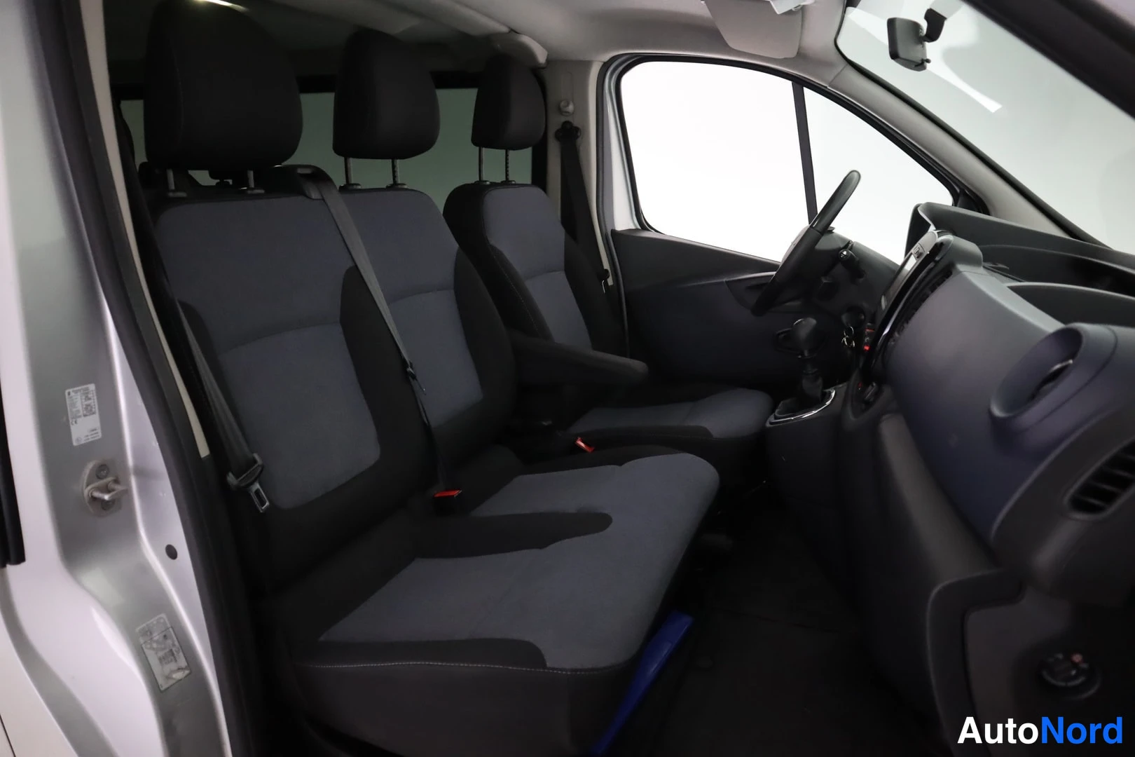Hopea Opel Vivaro 2016, etuistuimet, kuva 15