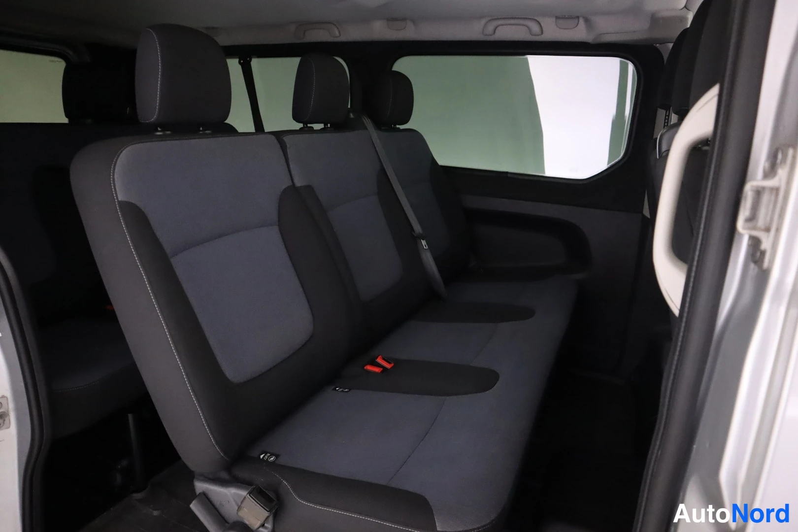 Hopea Opel Vivaro 2016, takaistuimet, kuva 17