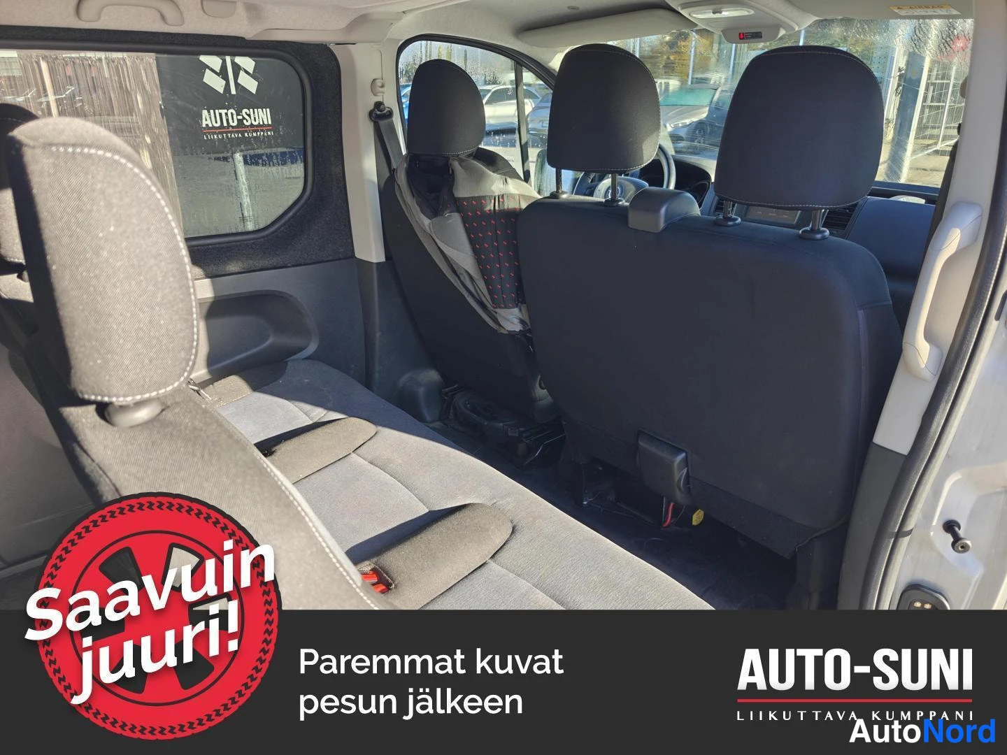 Muu: Takanäytettä takaistuimilta kohti etuistuimia ja kuormatilaa.