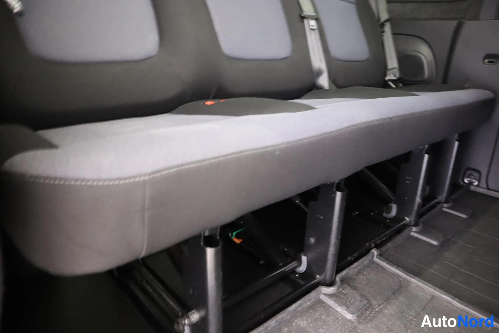 Hopea Opel Vivaro 2016, takaistuimet, kuva 20