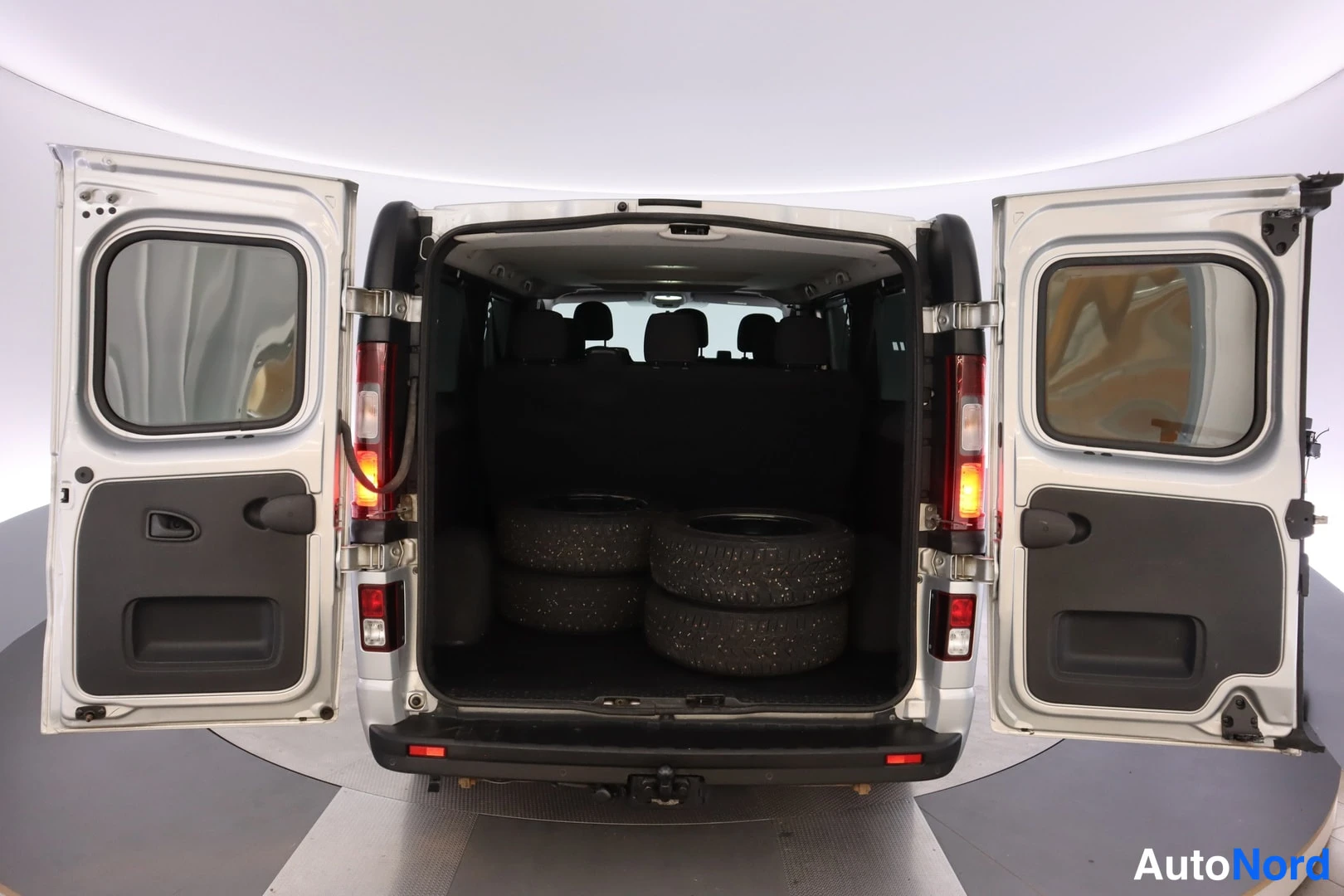 Hopea Opel Vivaro 2016, tavaratila, kuva 21