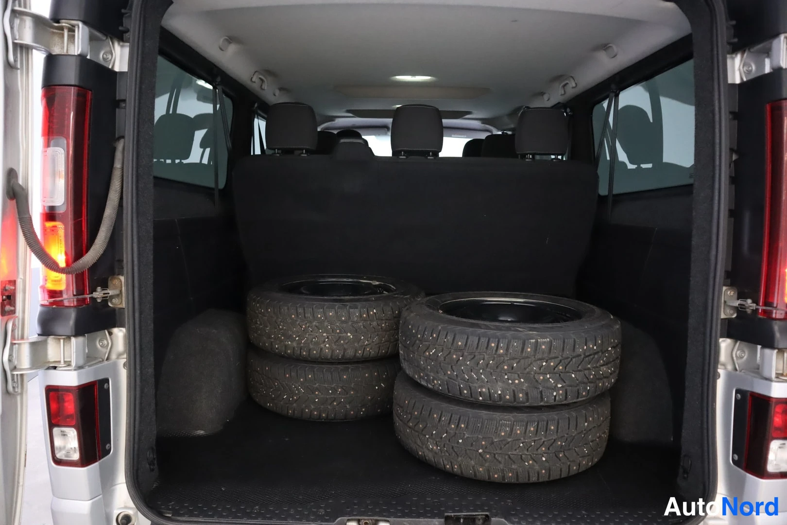 Hopea Opel Vivaro 2016, tavaratila, kuva 22