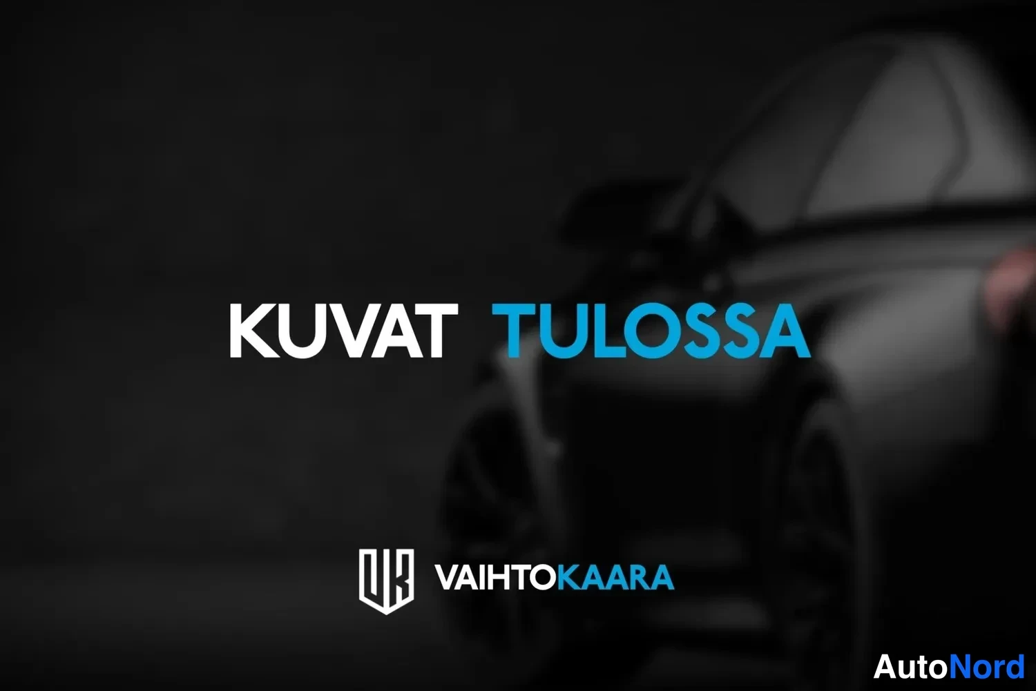 Muu: Kuvapläysiä sijoitettu tumma kuva tekstillä KUVAT TULOSSA, Vaihtokaara-logo ja epätarkka auton etuosa taustalla.