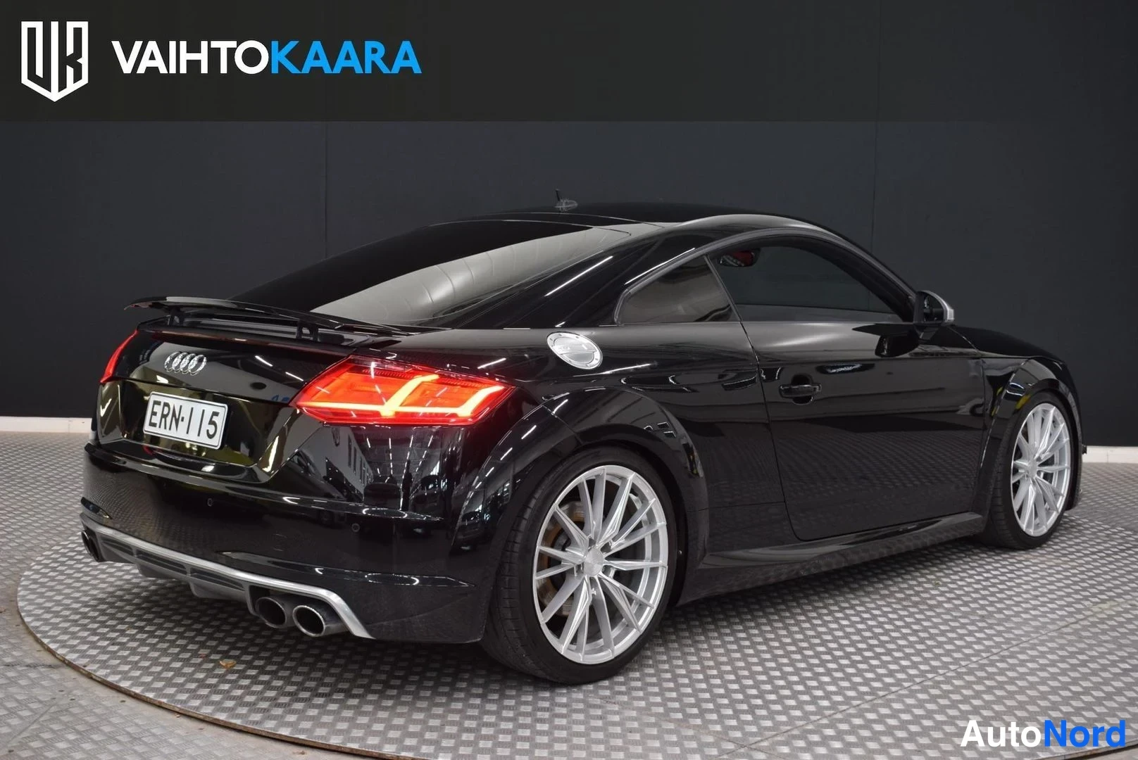 Musta Audi TTS 2016, takaviisto, kuva 4