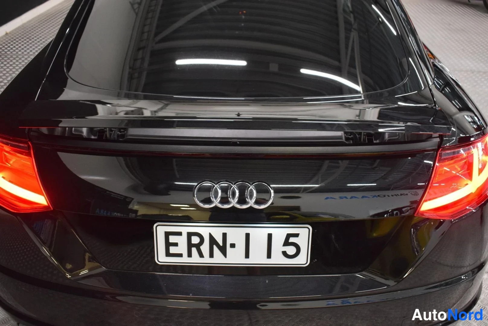Musta Audi TTS 2016, takaa, kuva 7